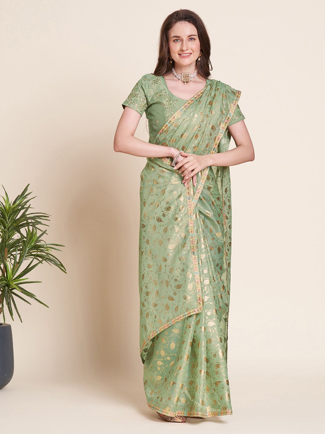 Saree mall Floral Printed Sequinned Sarees