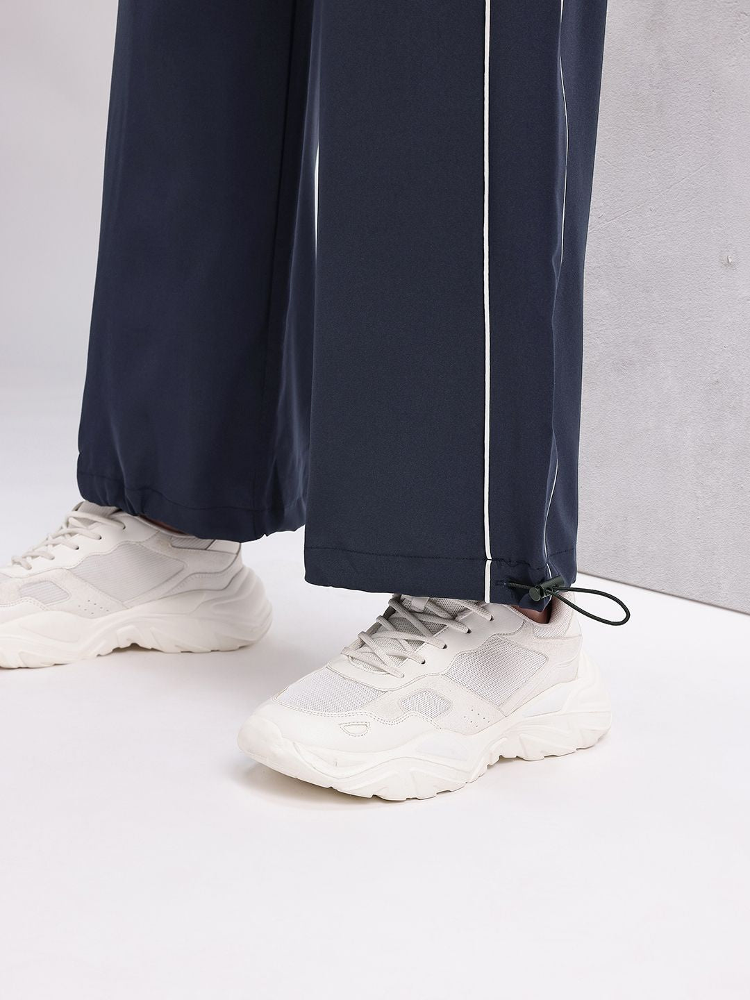 HRX by Hrithik Roshan Women Piping Detail Lifestyle Track Pants