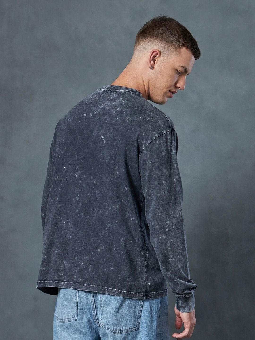 Bewakoof Self Design Drop-Shoulder Sleeves Oversized Acid Wash Cotton T-shirt