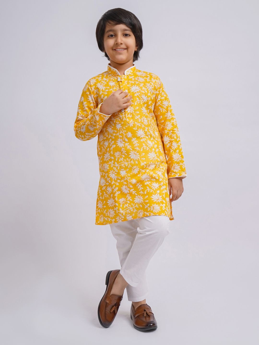 VASTRAMAY Boys Floral Printed Regular Pure Cotton Kurta with Pyjamas