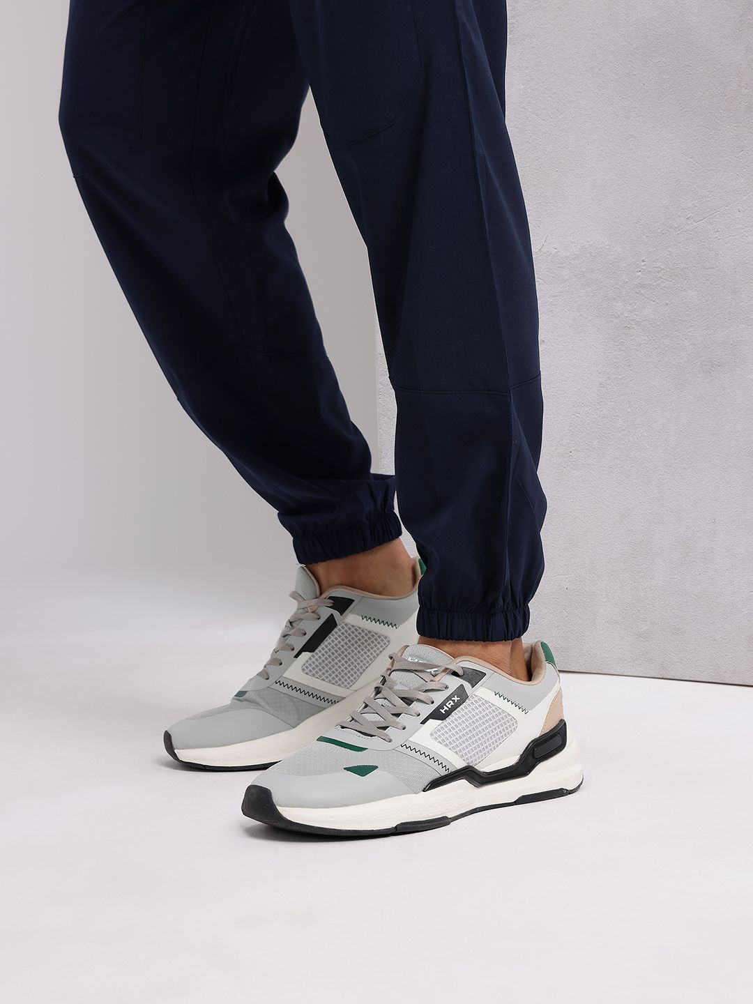 HRX by Hrithik Roshan Men Mid-Rise Rapid-Dry Training Joggers with Zip Detailing