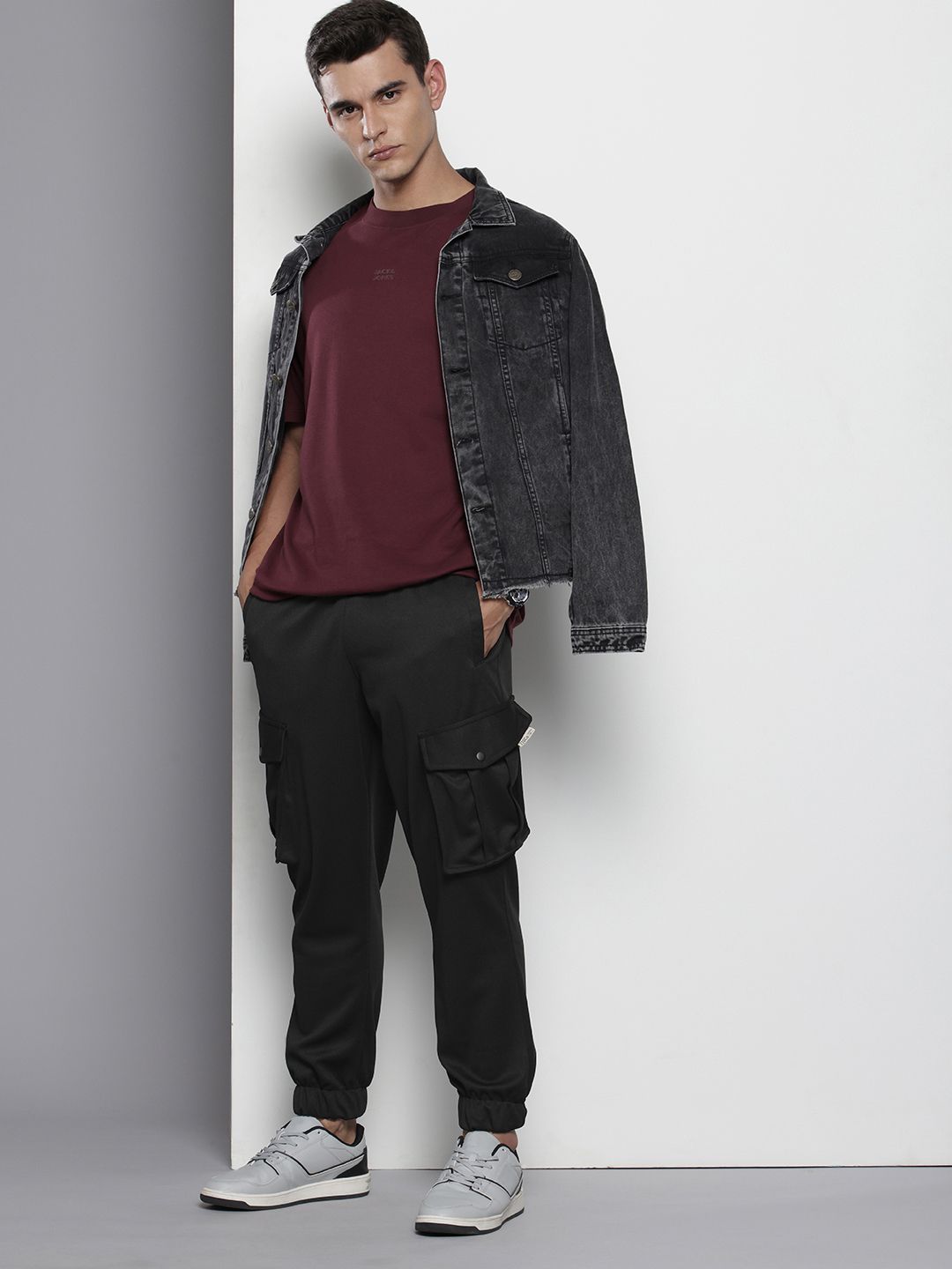The Indian Garage Co Men Textured Joggers