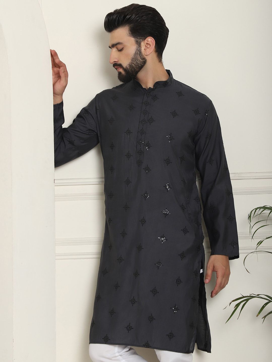 SOJANYA Kurta Lurus Sutera Berhias Bunga Labuci Mandarin