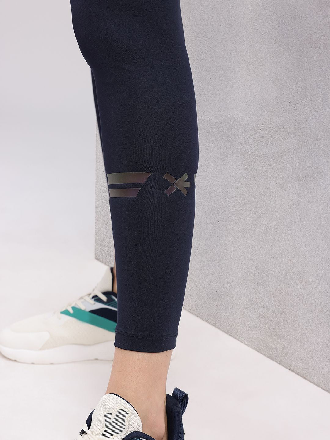 HRX by Hrithik Roshan Women Mid-Rise Cropped Rapid-Dry Training Tights