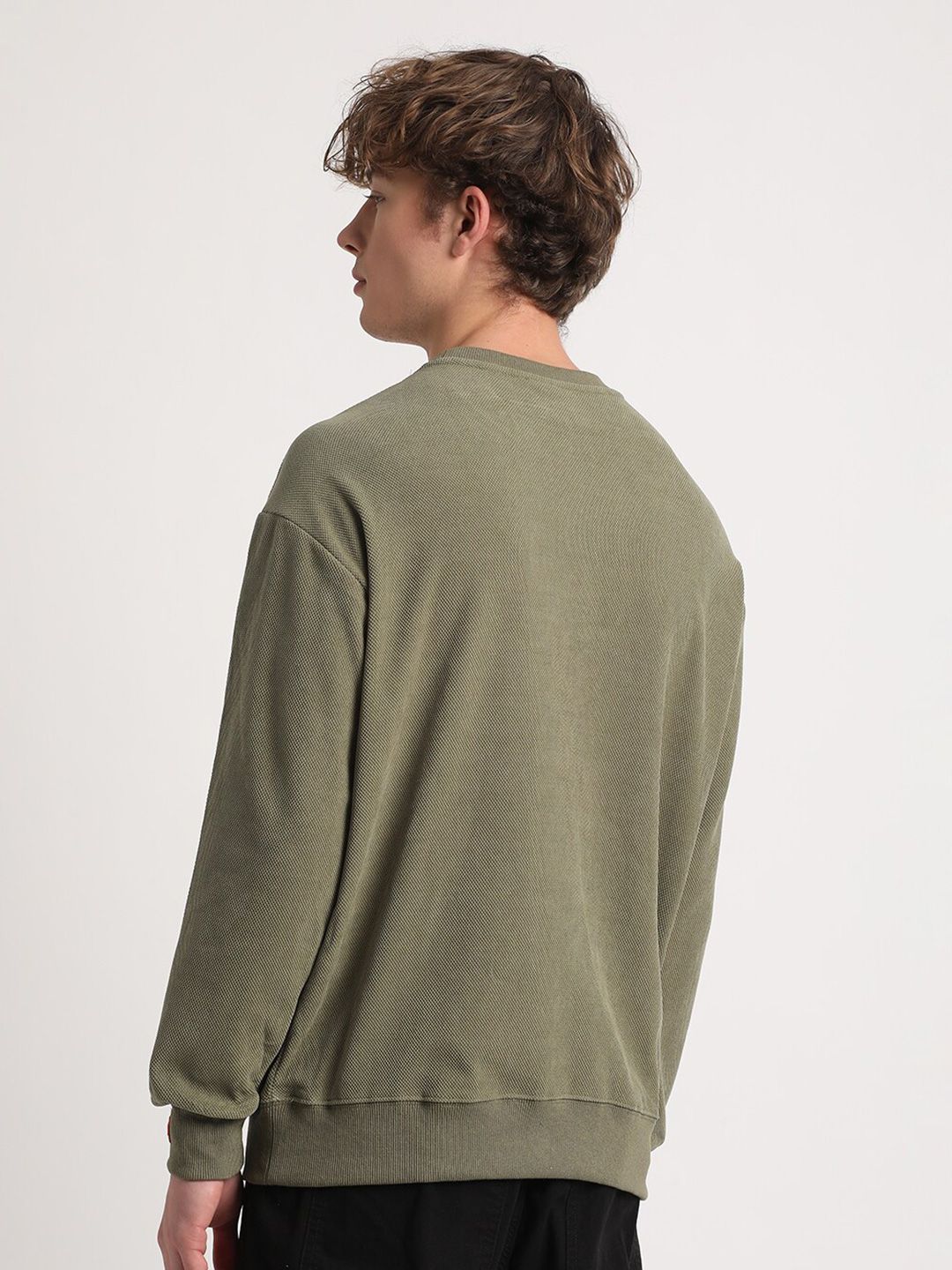 THE BEAR HOUSE Round Neck Pullover Sweatshirt
