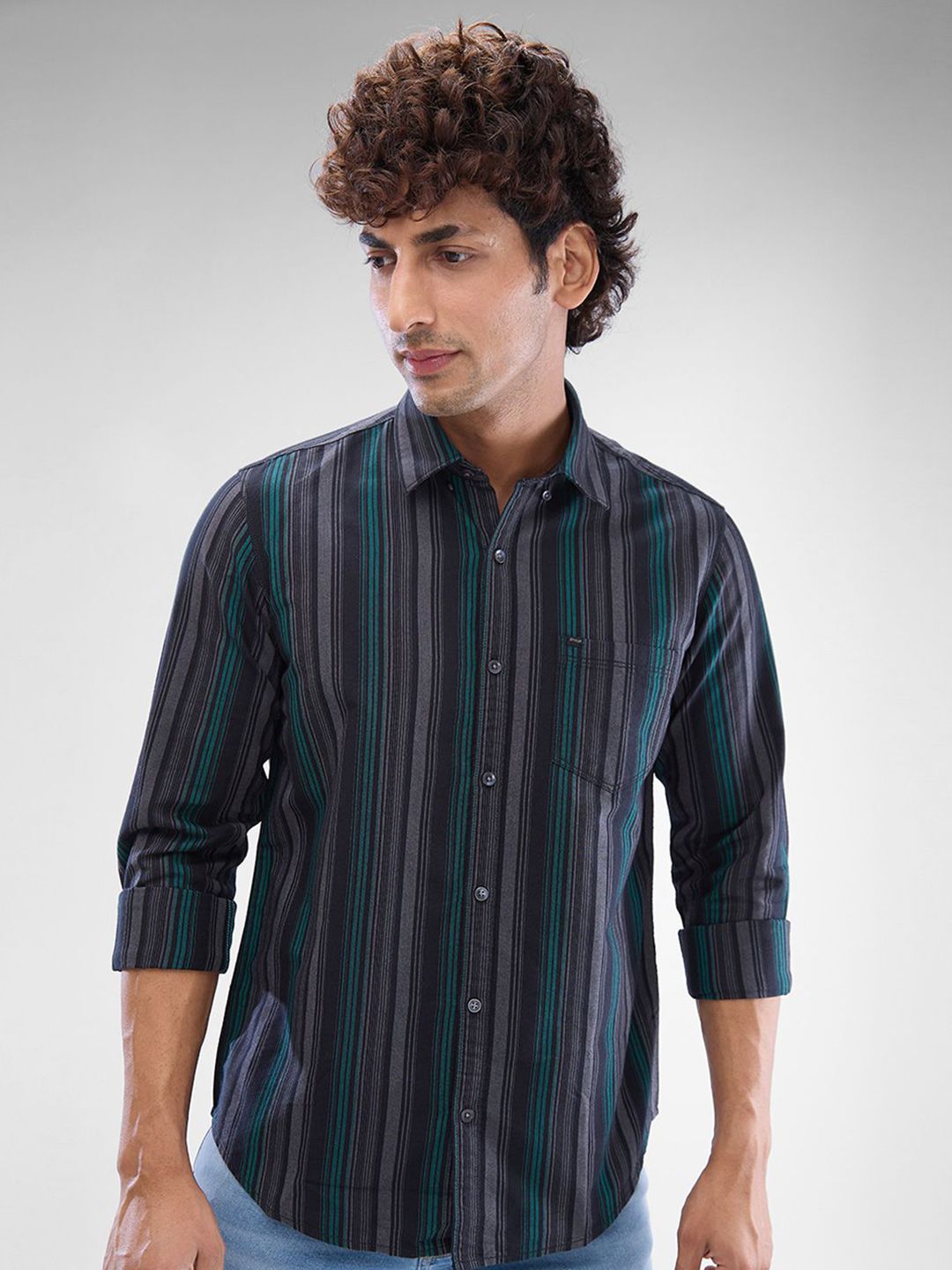 SPYKAR Men Slim Fit Opaque Striped Casual Shirt