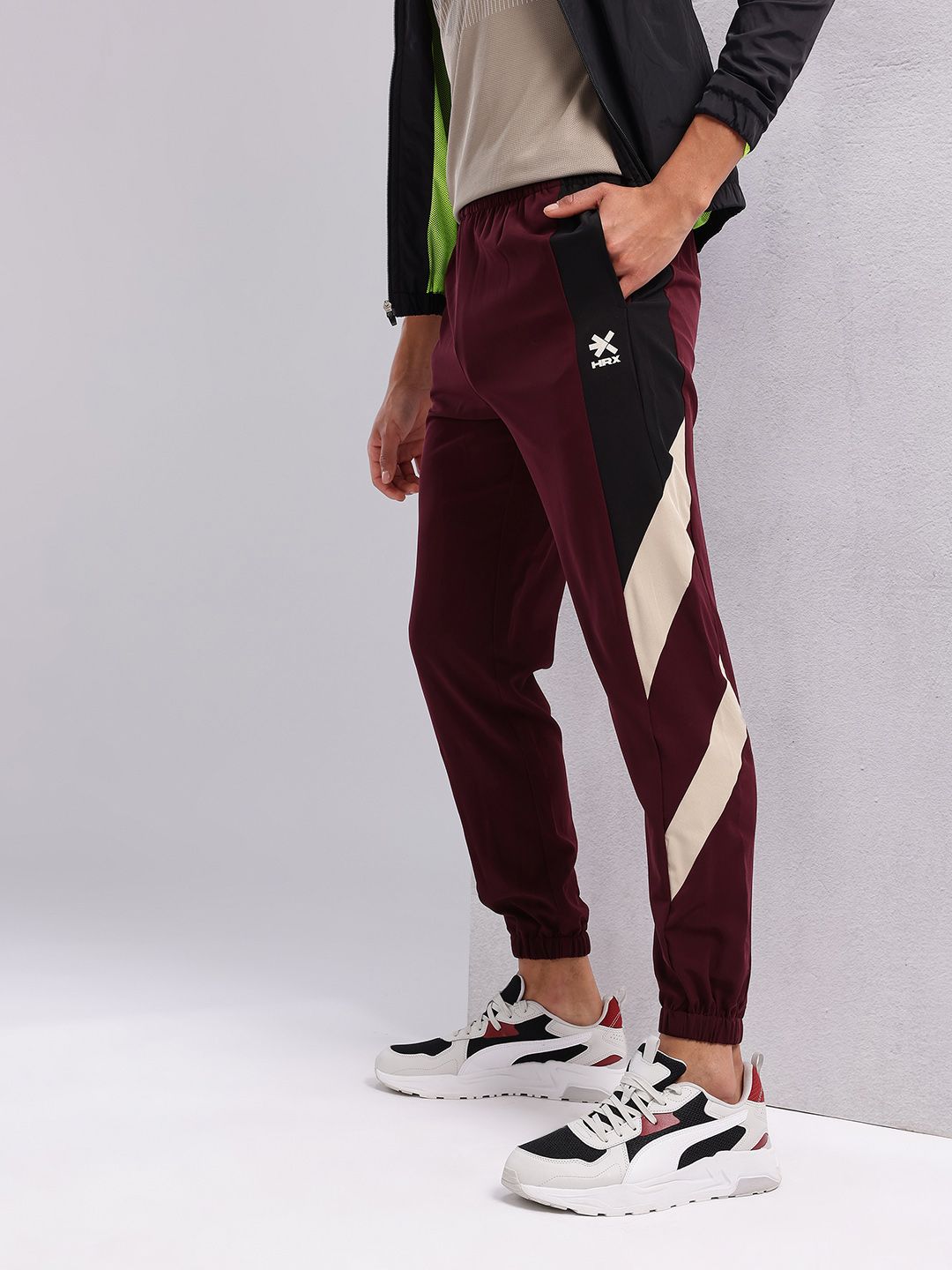 HRX by Hrithik Roshan Men Lifestyle Mid-Rise Colorblocked Casual Joggers