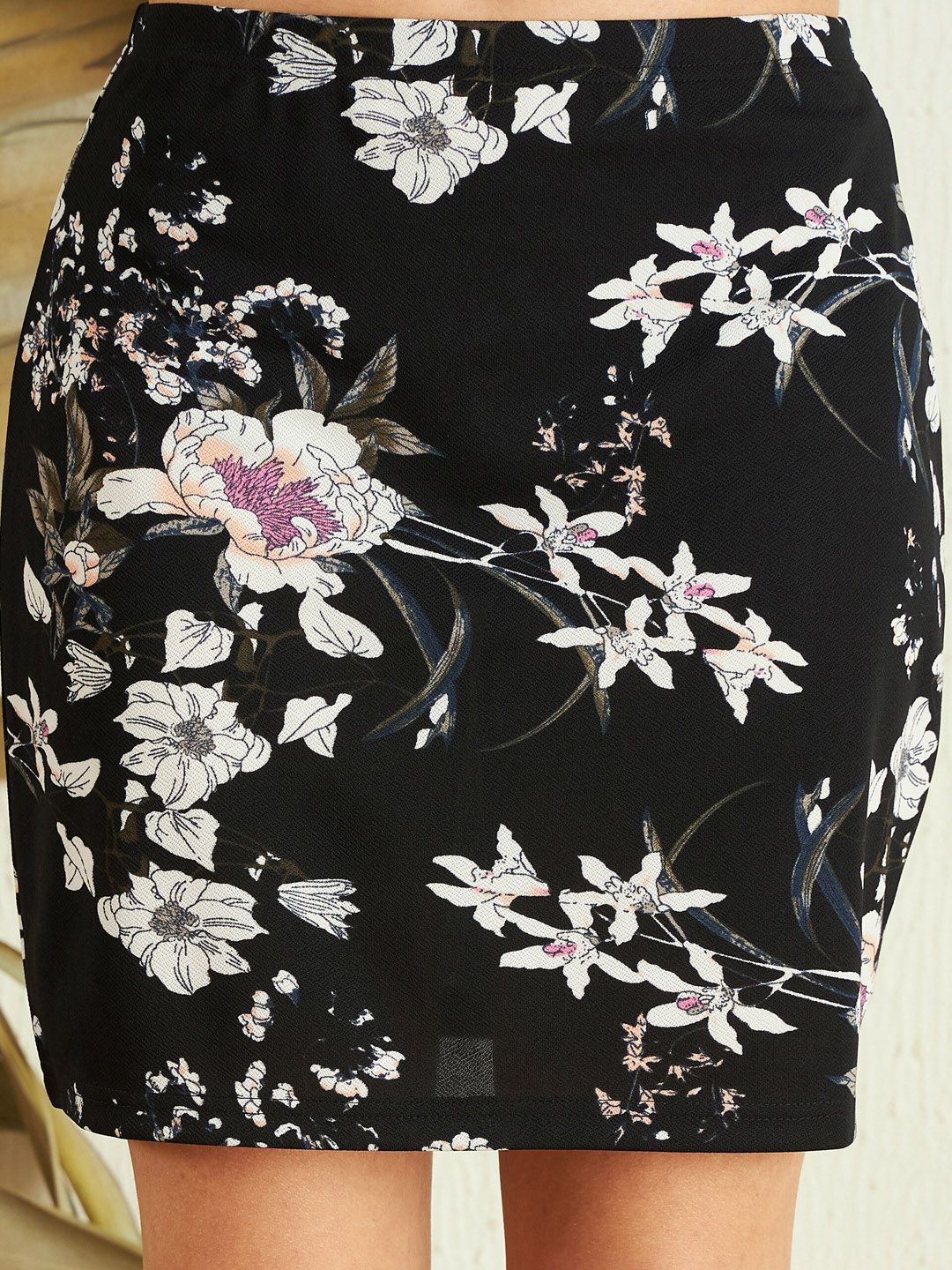 Berrylush Black Floral Printed High Rise Straight Mini Skirt