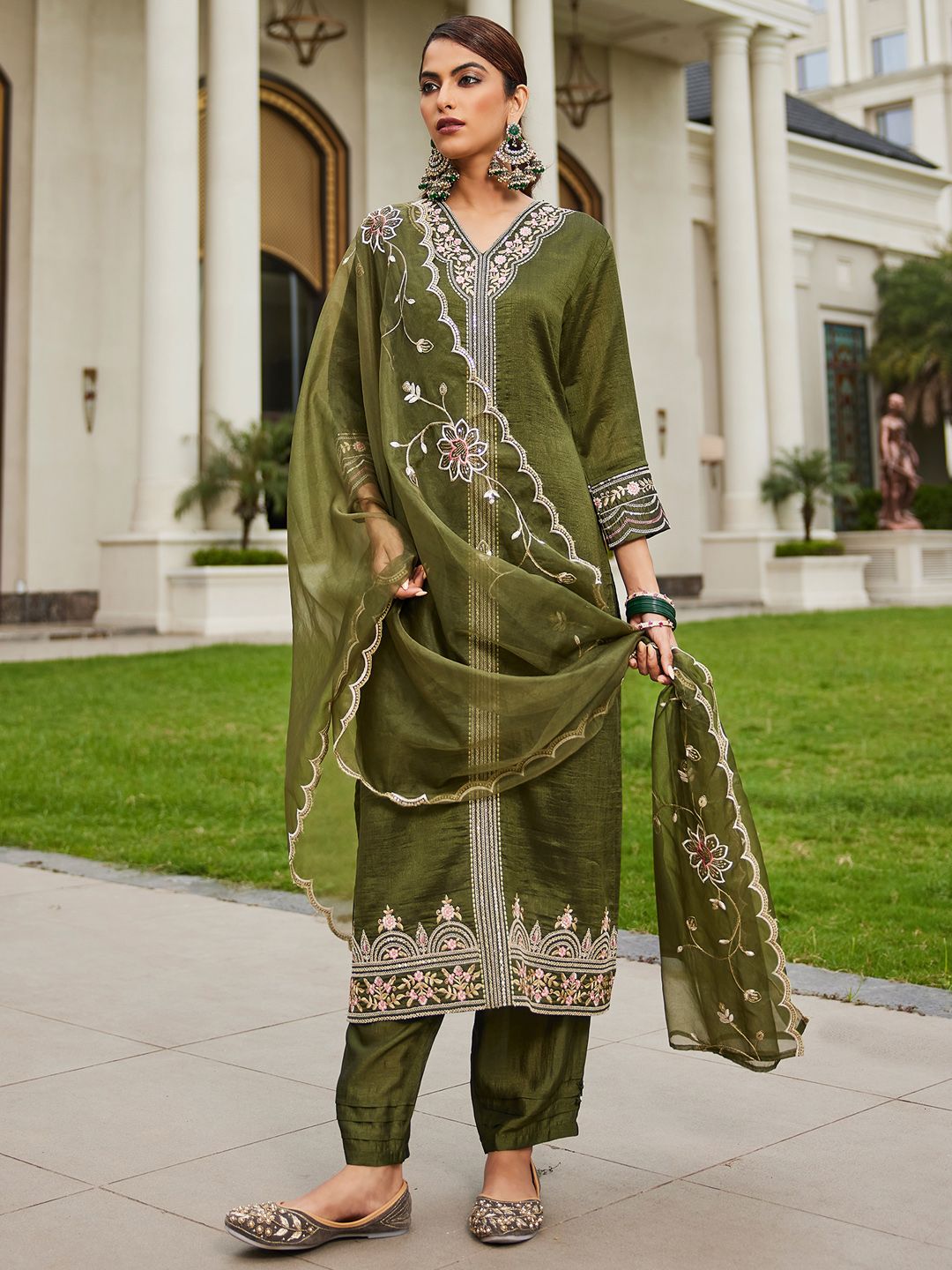 Indo Era Women Floral Embroidered Regular Kurta with Trousers & With Dupatta