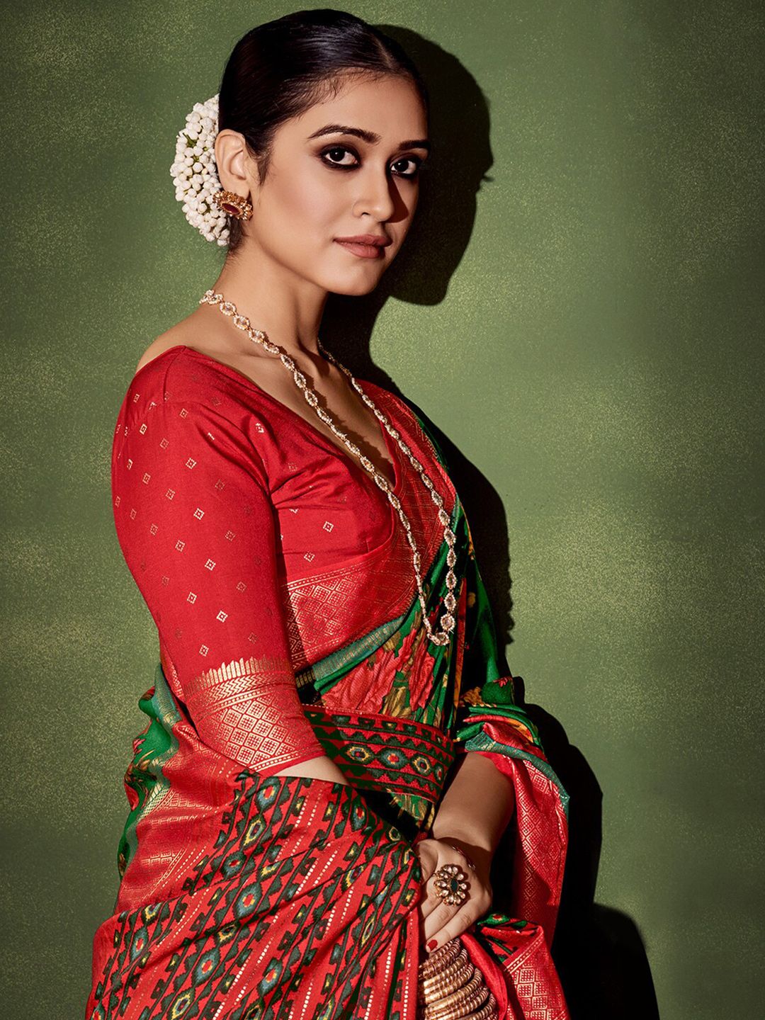 Saree mall Floral Printed Zari Bagh Sarees