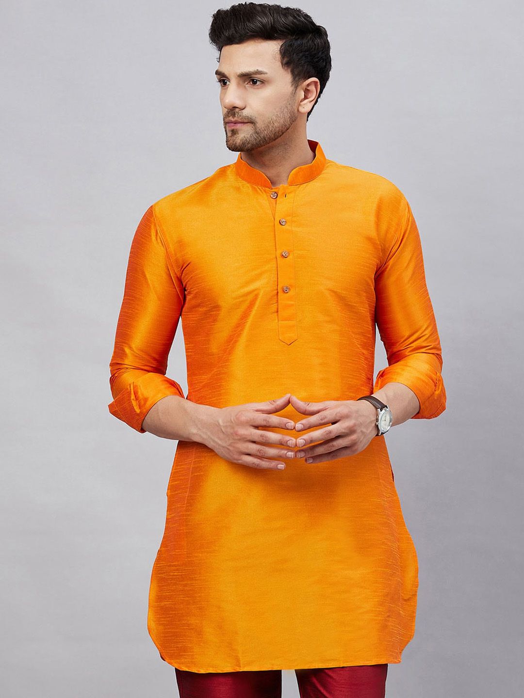 VASTRAMAY Mandarin Collar Curved Kurta