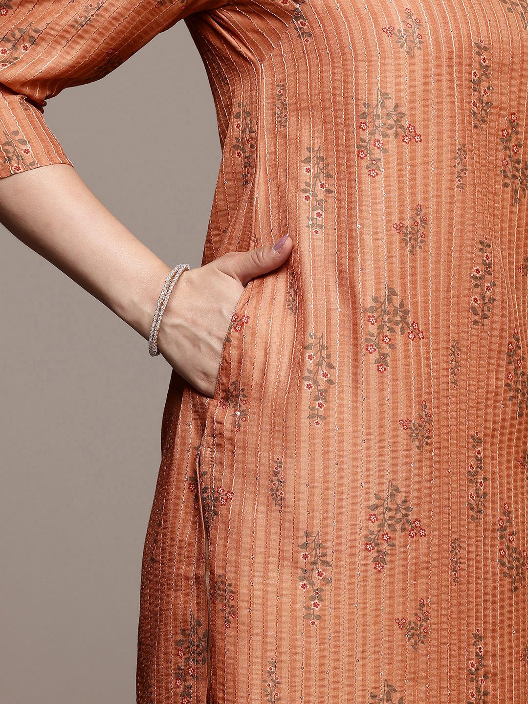 House of Pataudi Floral Printed Sequinned Jashn Kurta