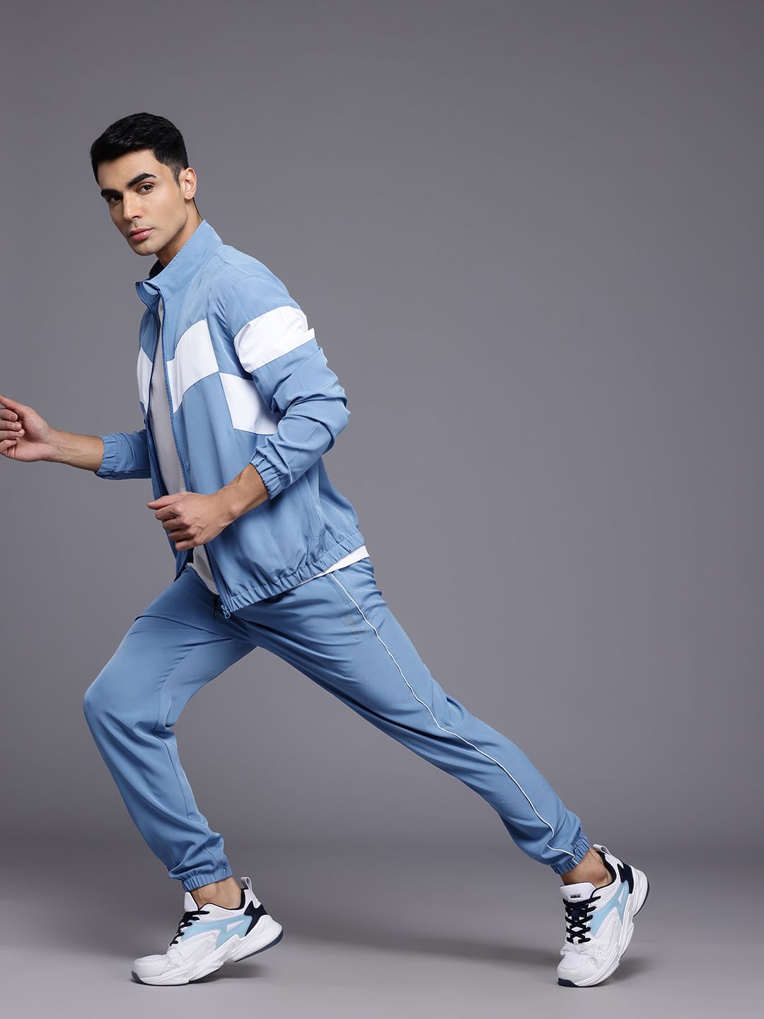 HRX oleh Hrithik Roshan Rapid-Dry Running Tracksuit
