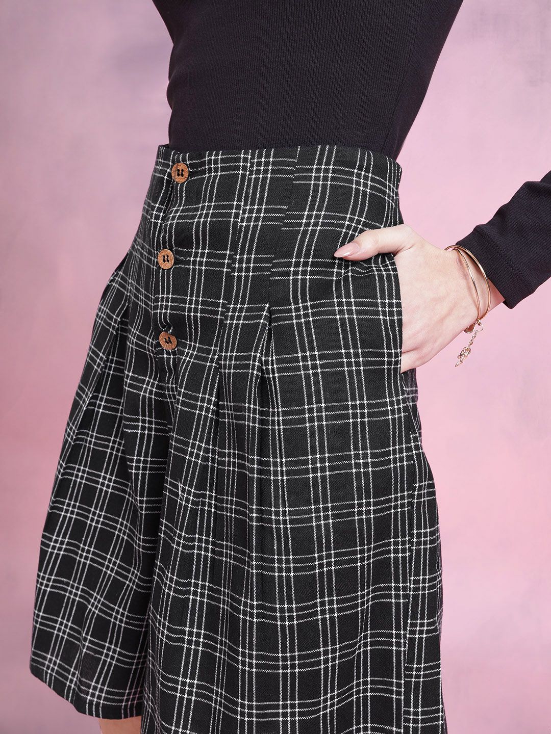 DressBerry Women Monochrome Checkered Shorts