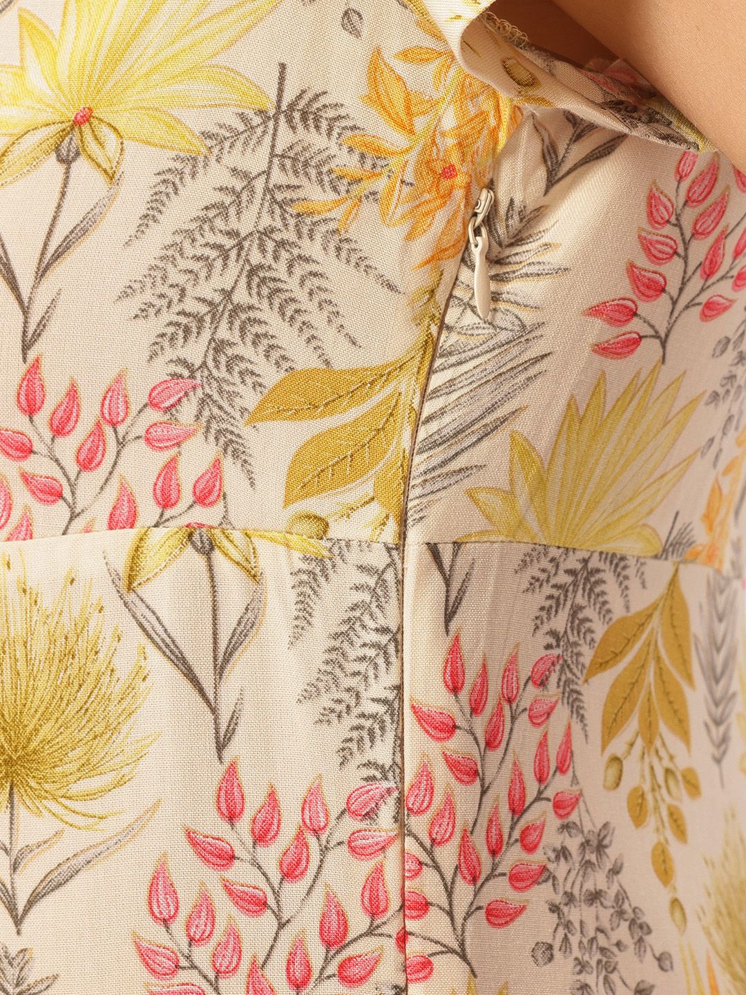 DressBerry Sweet Serenity Floral Printed Keyhole Neck Sheath Mini Dress