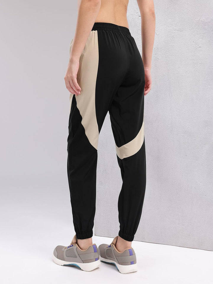 HRX by Hrithik Roshan Woman Colorblocked Rapid-Dry Training Joggers