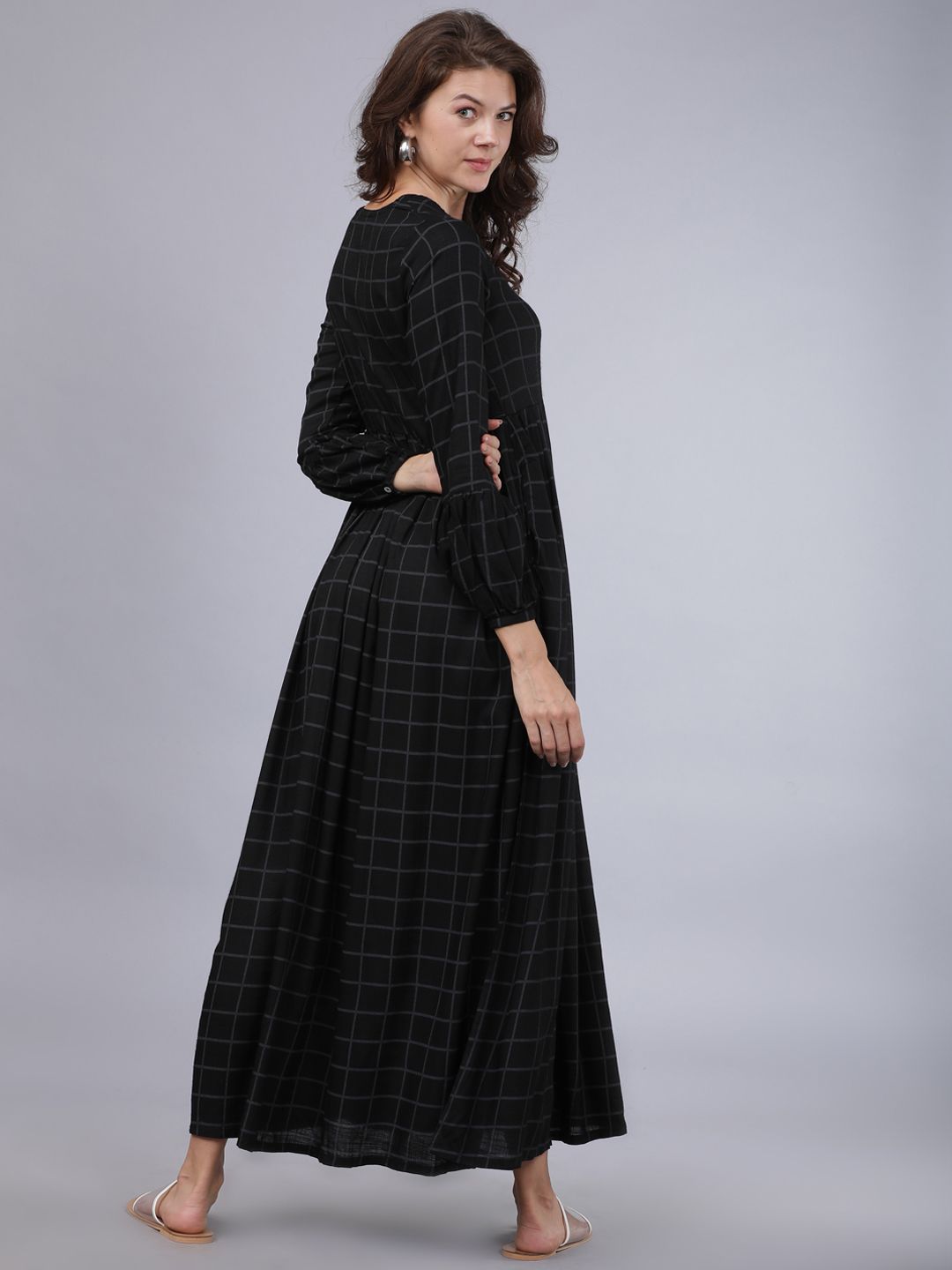 Vishudh Women Black & Grey Checked Maxi Dress