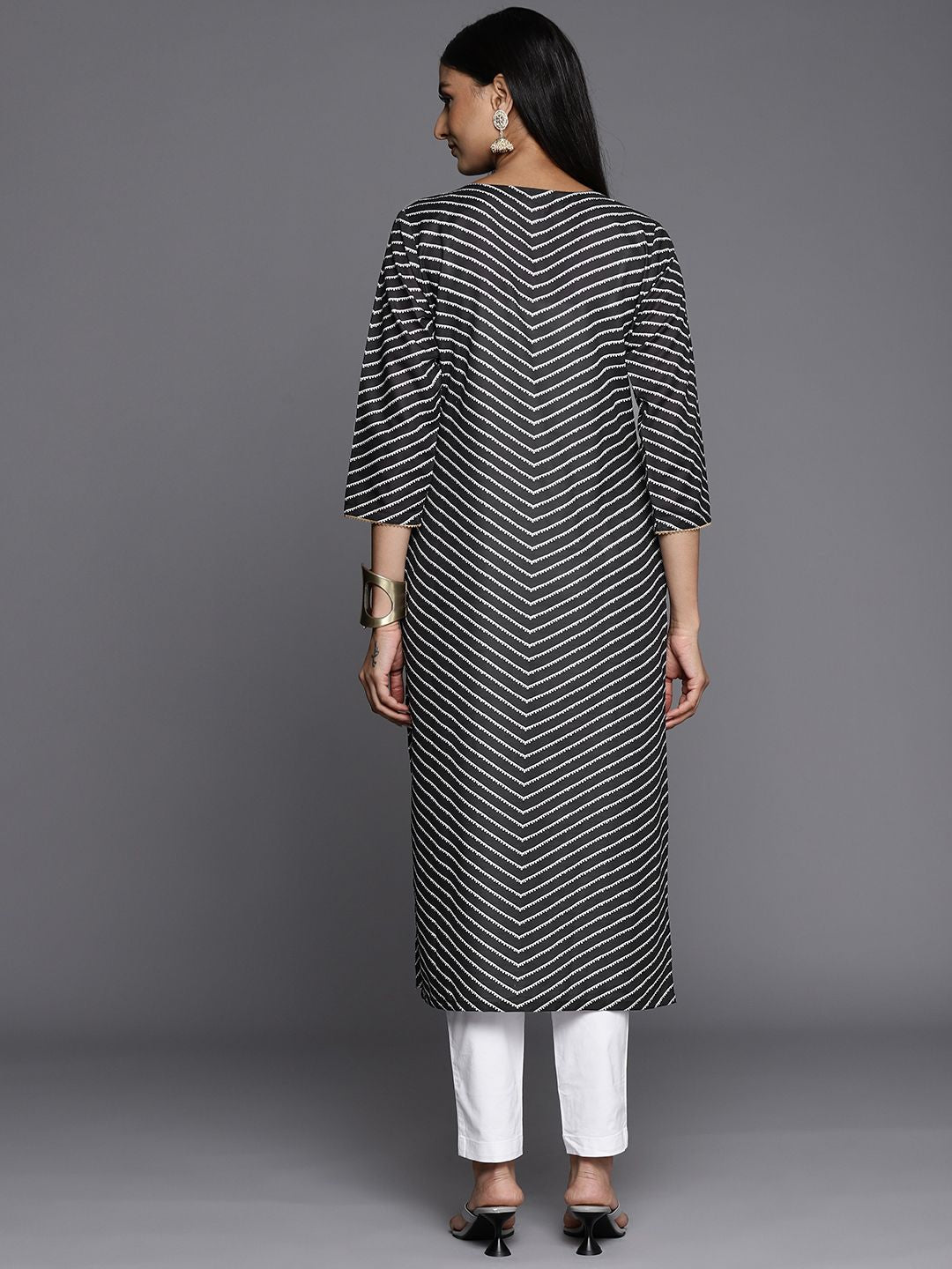 Varanga Women Black & White Striped Kurta