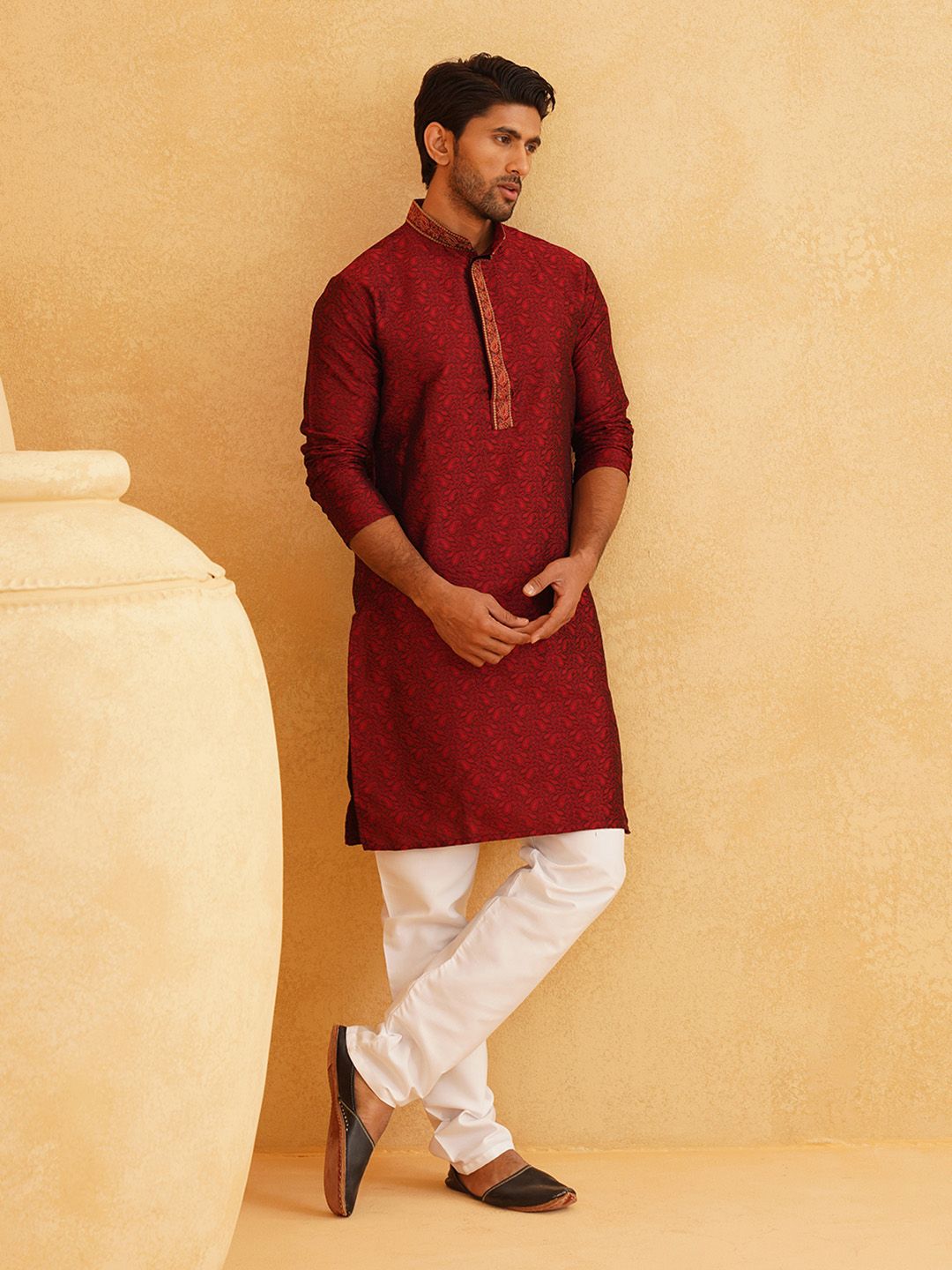 SOJANYA Paisley Woven Design Thread Work Kurta