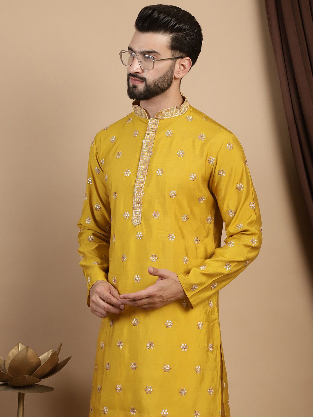 Anouk Floral Embroidered Zari Straight Kurta