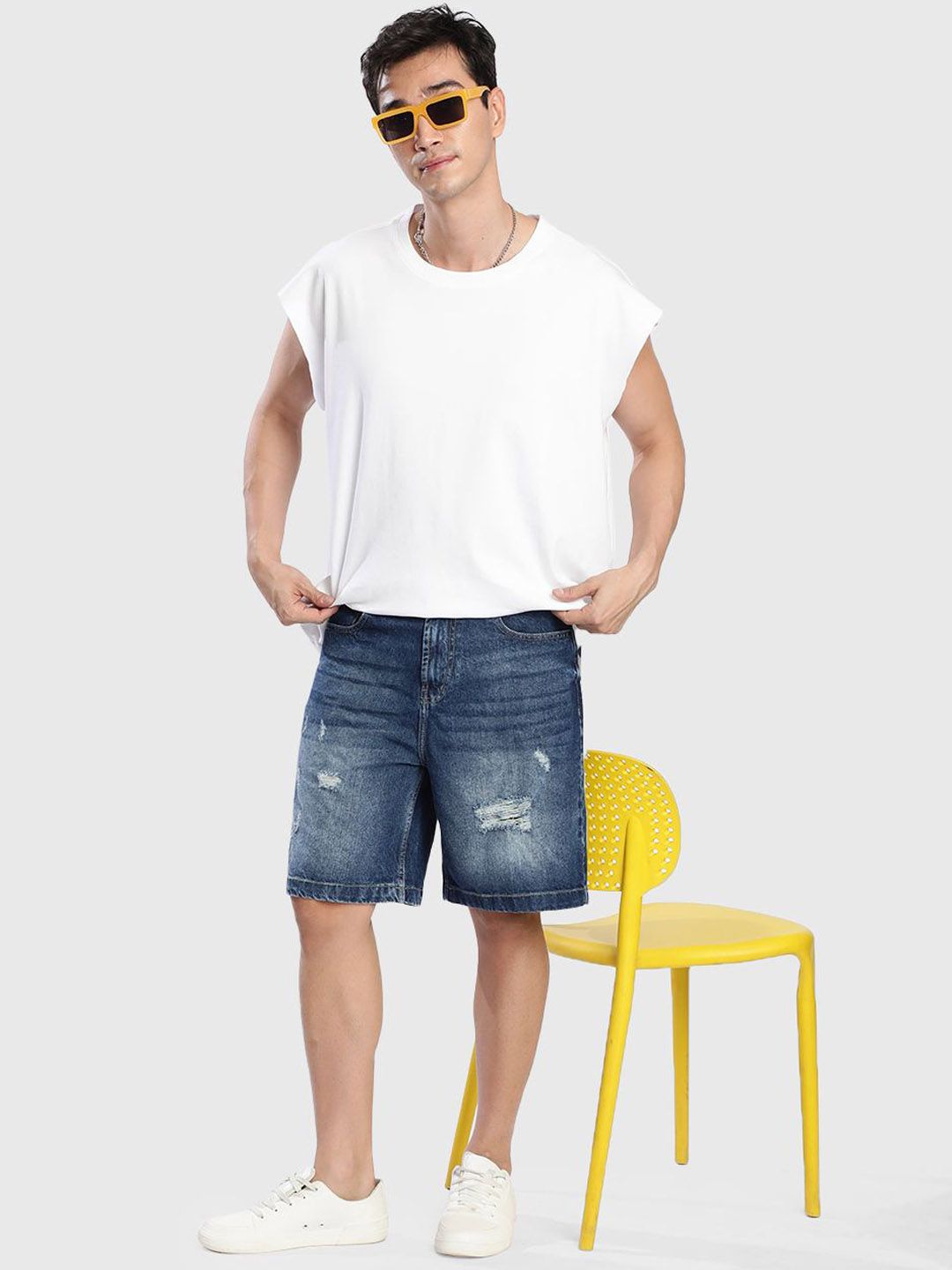 Bene Kleed Men Relaxed Fit Distressed Denim Shorts