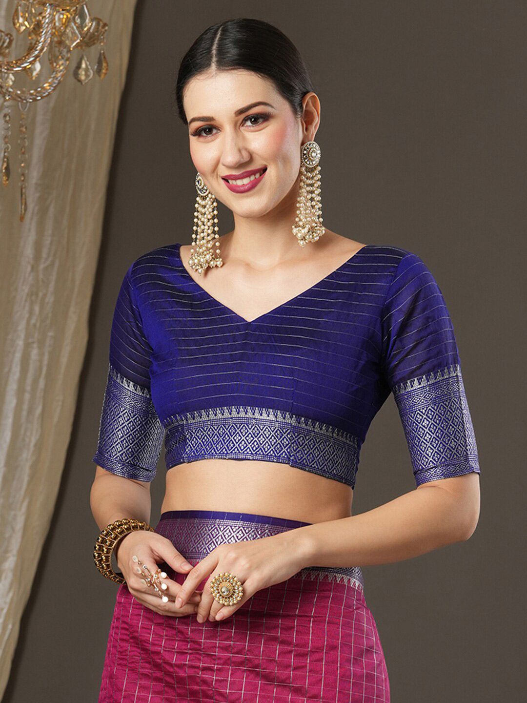 Saree mall Checked Zari Saree