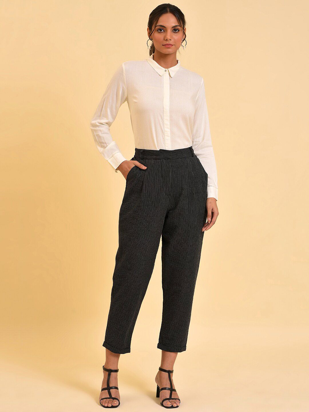 W White Spread Collar Long Sleeve Casual Shirt