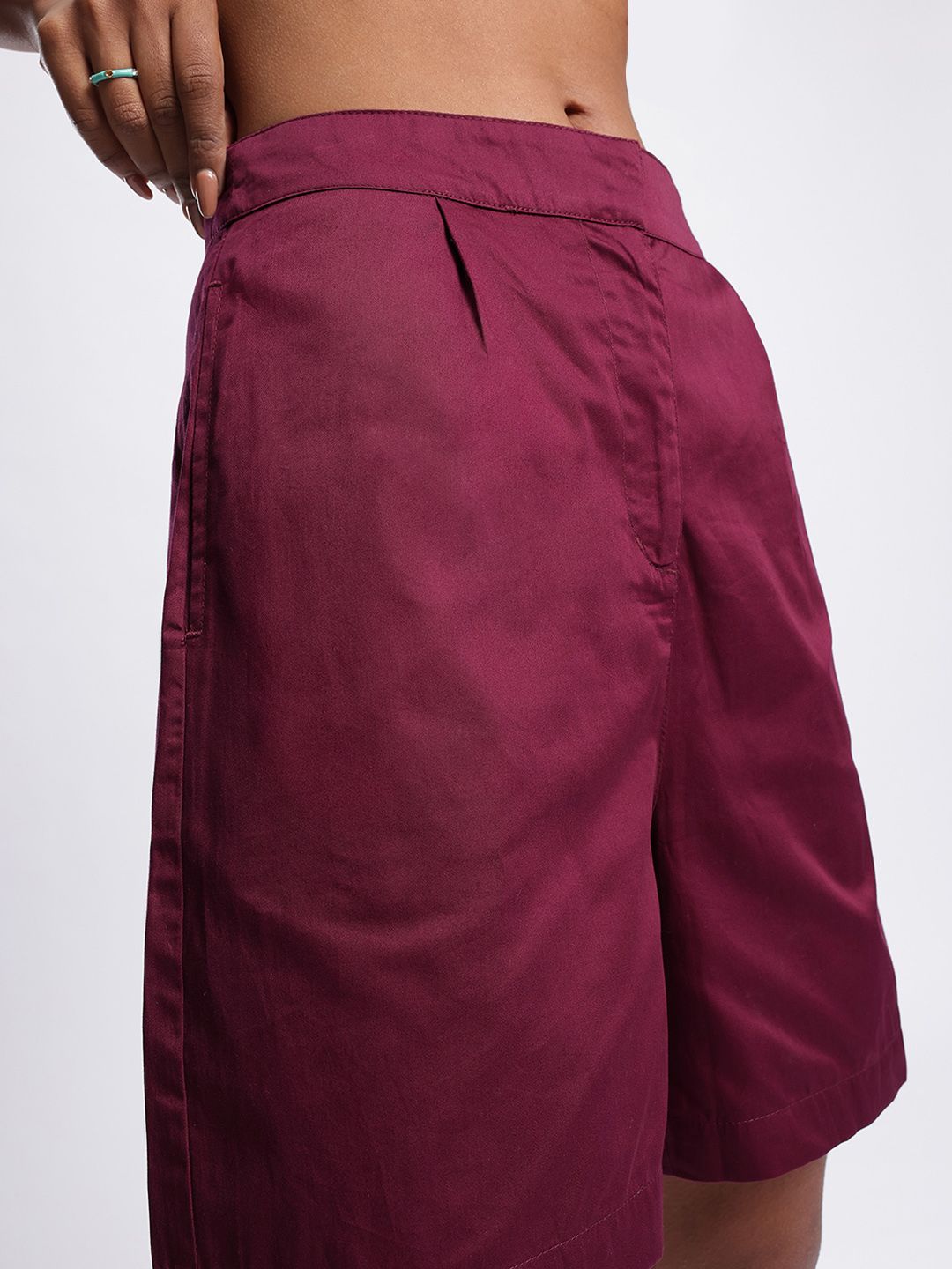 DressBerry Women Everyday Utility Pleated Shorts