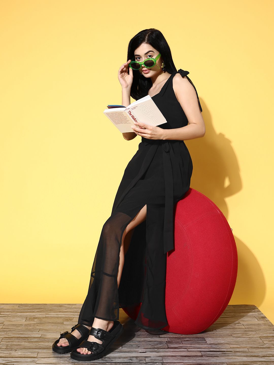 Berrylush Women Elegant Black Solid Fluid Tie-Up Dress