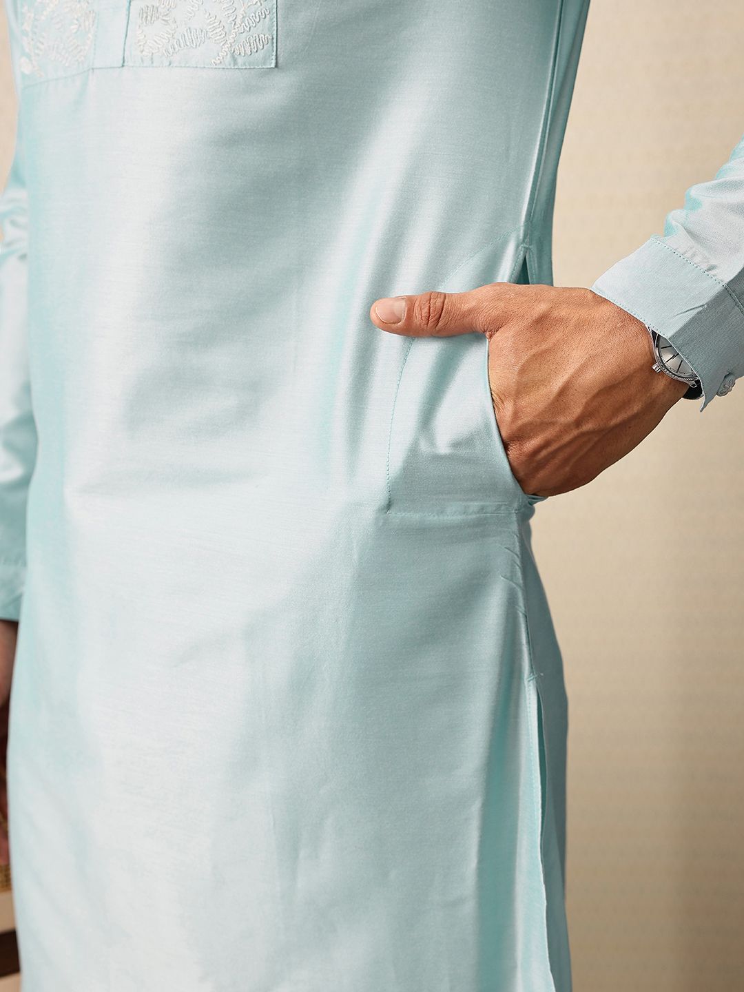 Kerja Benang Sulam Bunga Pataudi Jashn Kurta