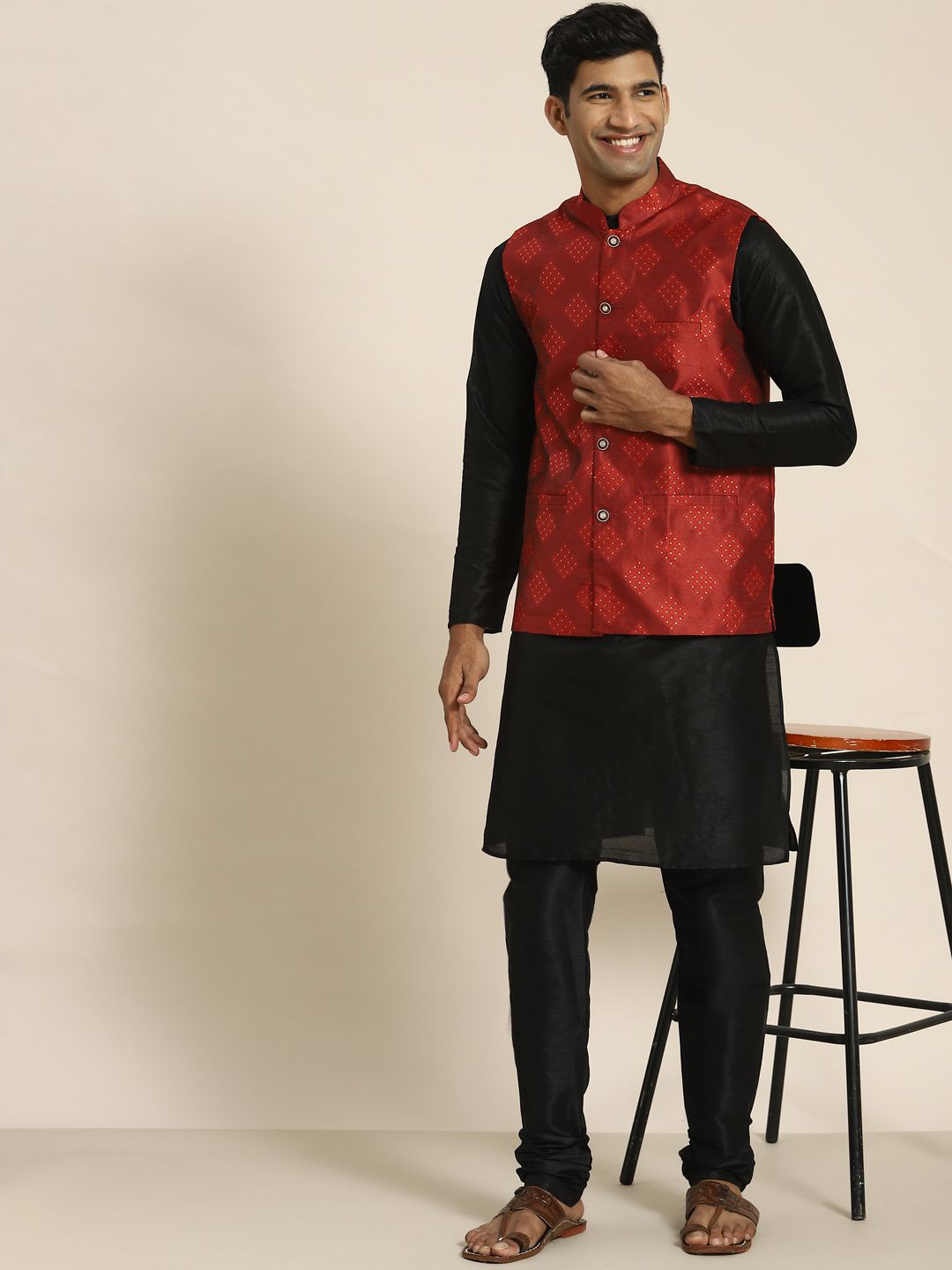 SOJANYA Men Black Kurta with Churidar
