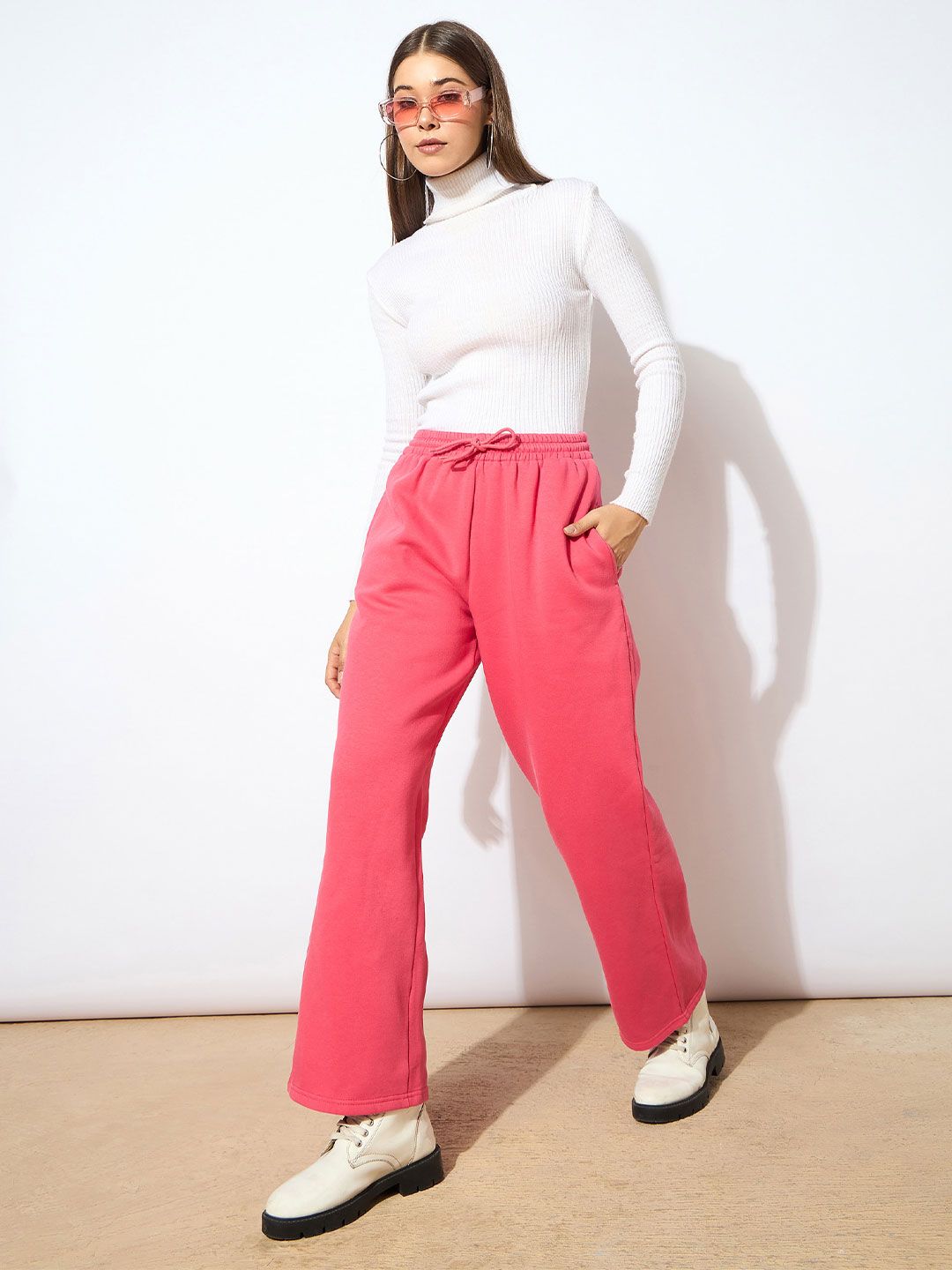 SASSAFRAS Women Black Relaxed Fit Mid-Rise Fleece Track Pants