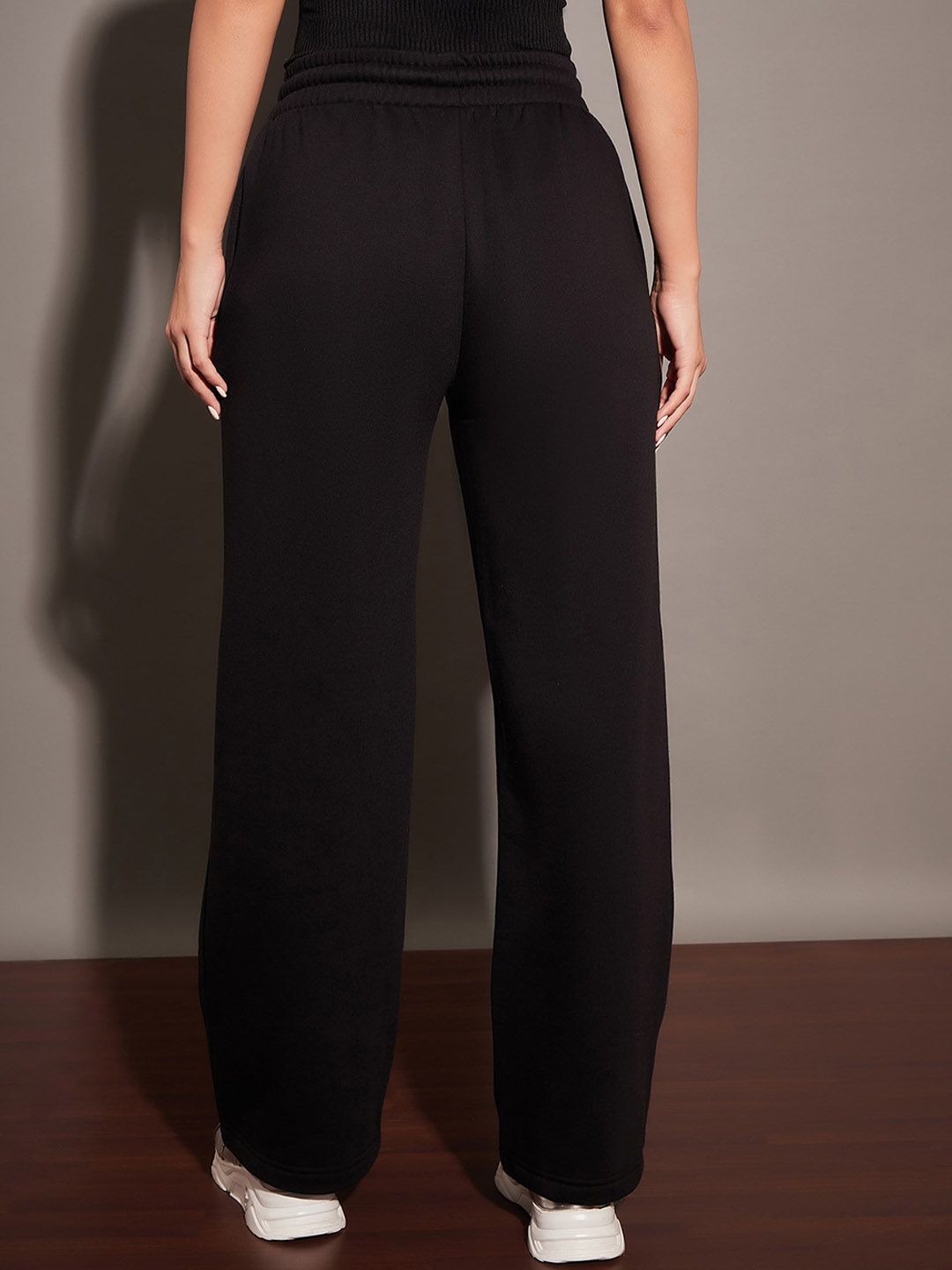 SASSAFRAS Women Black Relaxed Fit Mid-Rise Fleece Track Pants