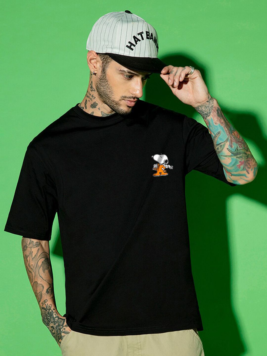 Bewakoof Peanuts Graphic Printed Drop-Shoulder Sleeves Oversized Cotton T-shirt