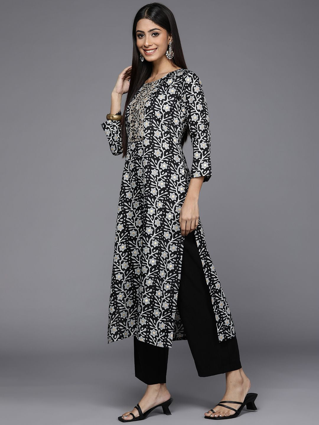 Varanga Women Black & Grey Floral Printed Zardozi Kurta