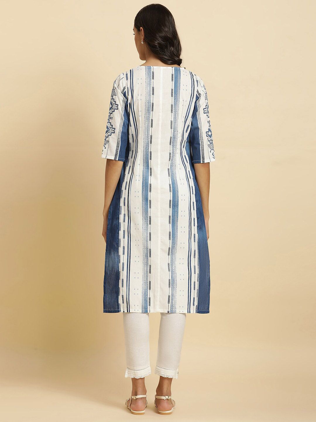 W Geometric Printed Round Neck Straight Pure Cotton Kurta