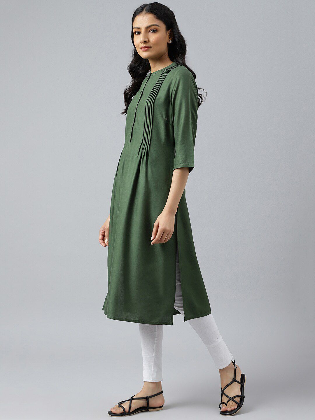 W Women Green Embroidered Thread Work Kurta