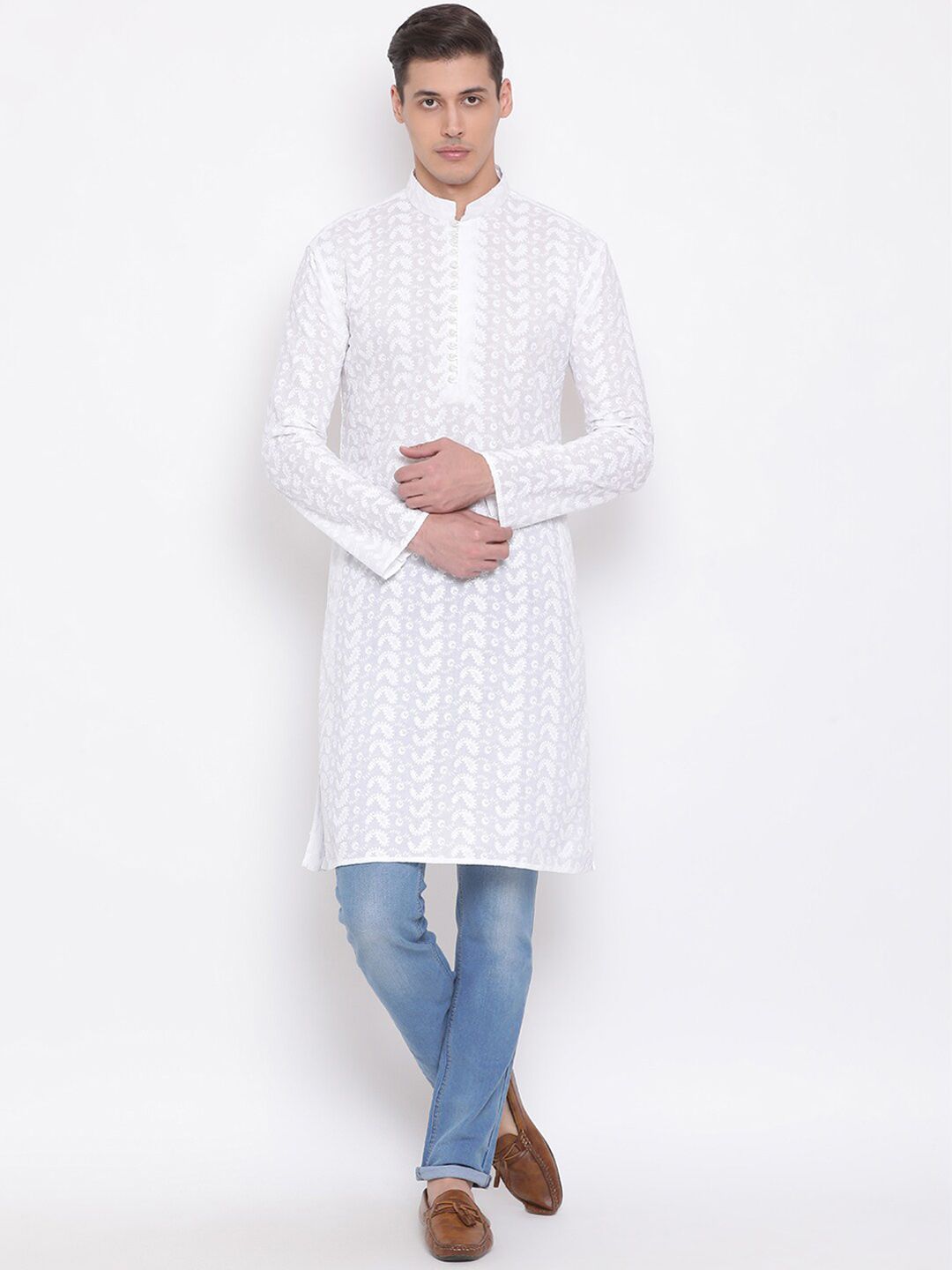 VASTRAMAY Men Chikankari Embroidered Pure Cotton Kurta