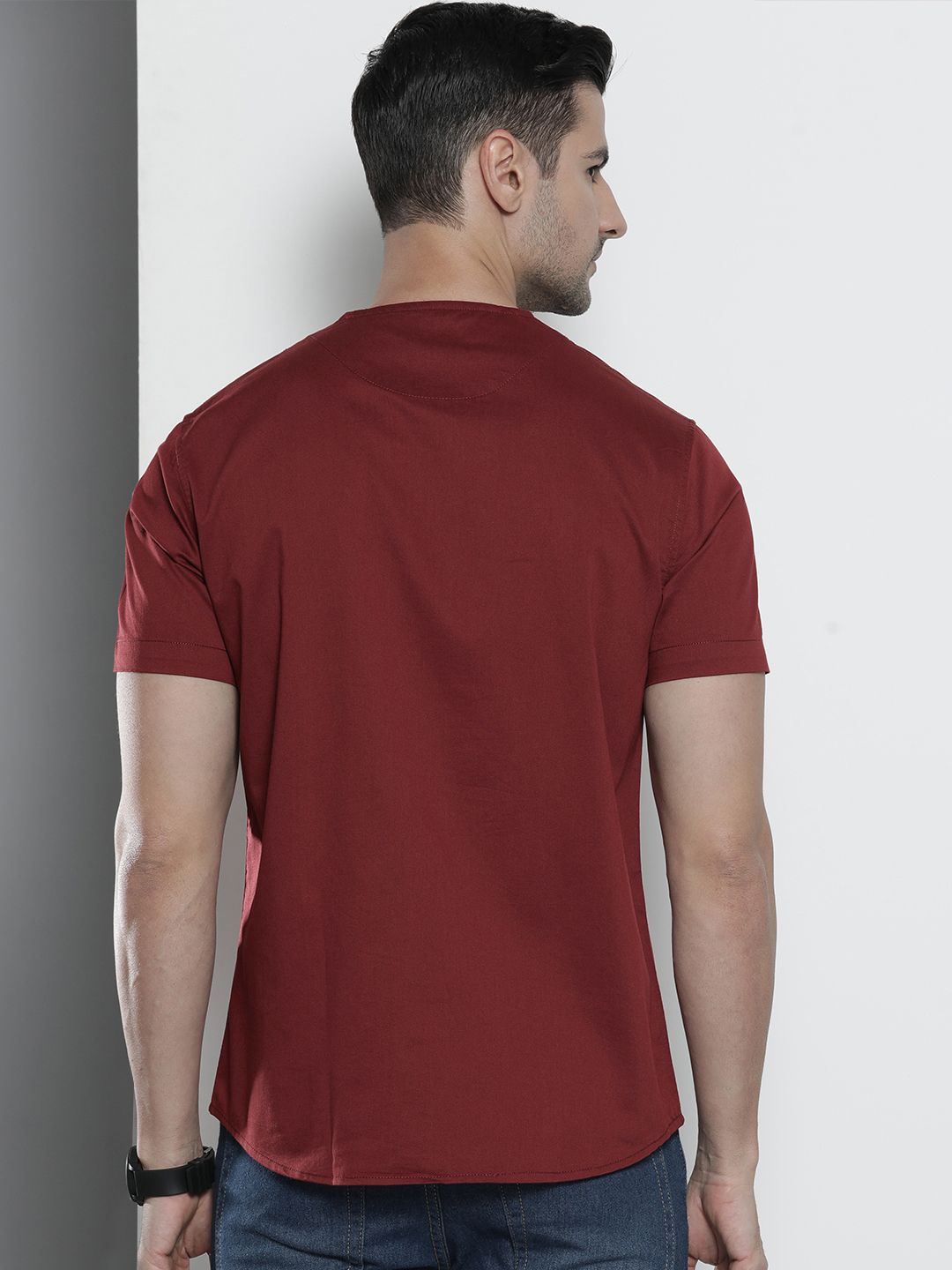 Garaj India Co Maroon Solid Casual Shirt