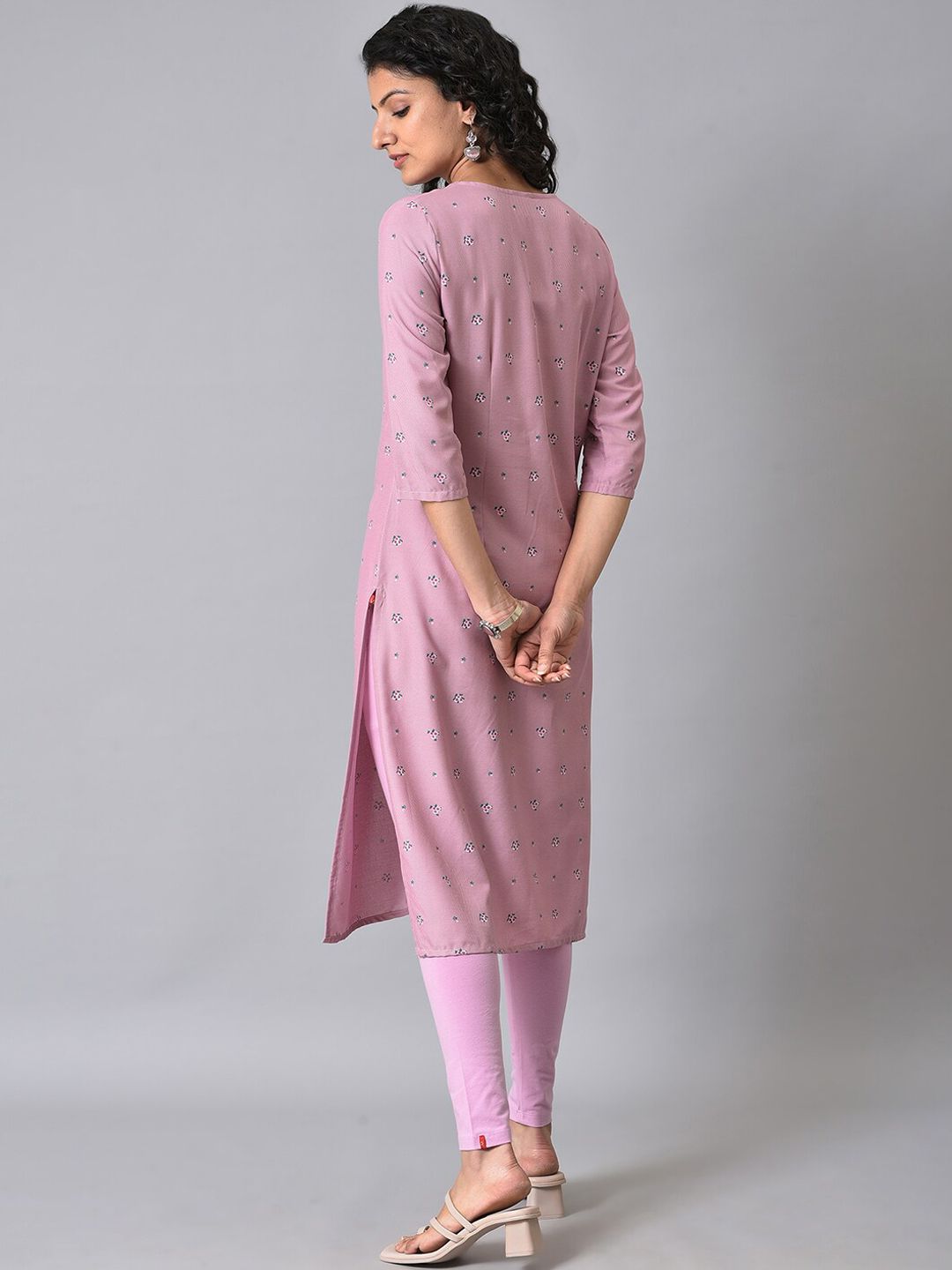 W Floral Embroidered Thread Work Kurta