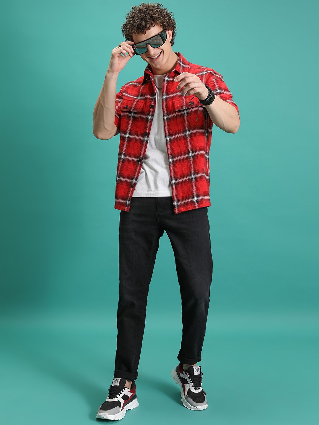 HIGHLANDER Men Tapered Fit Mid-Rise Clean Look Light Fade Stretchable Jeans