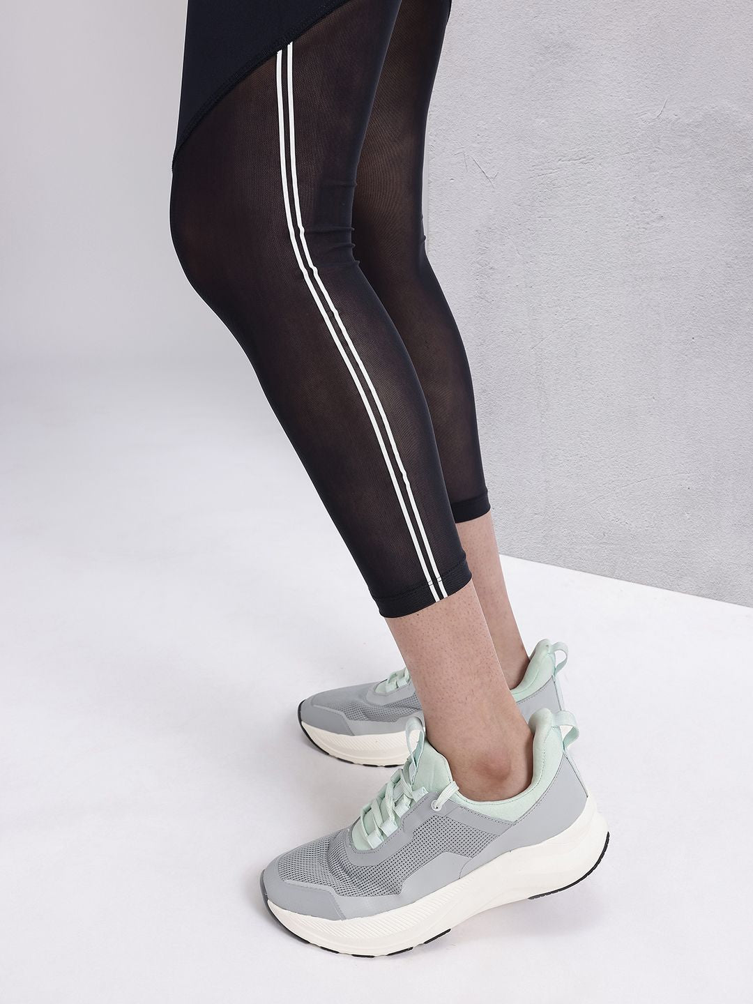 HRX by Hrithik Roshan Women Brand Logo Detail Mesh Rapid-Dry Cropped Training Tights