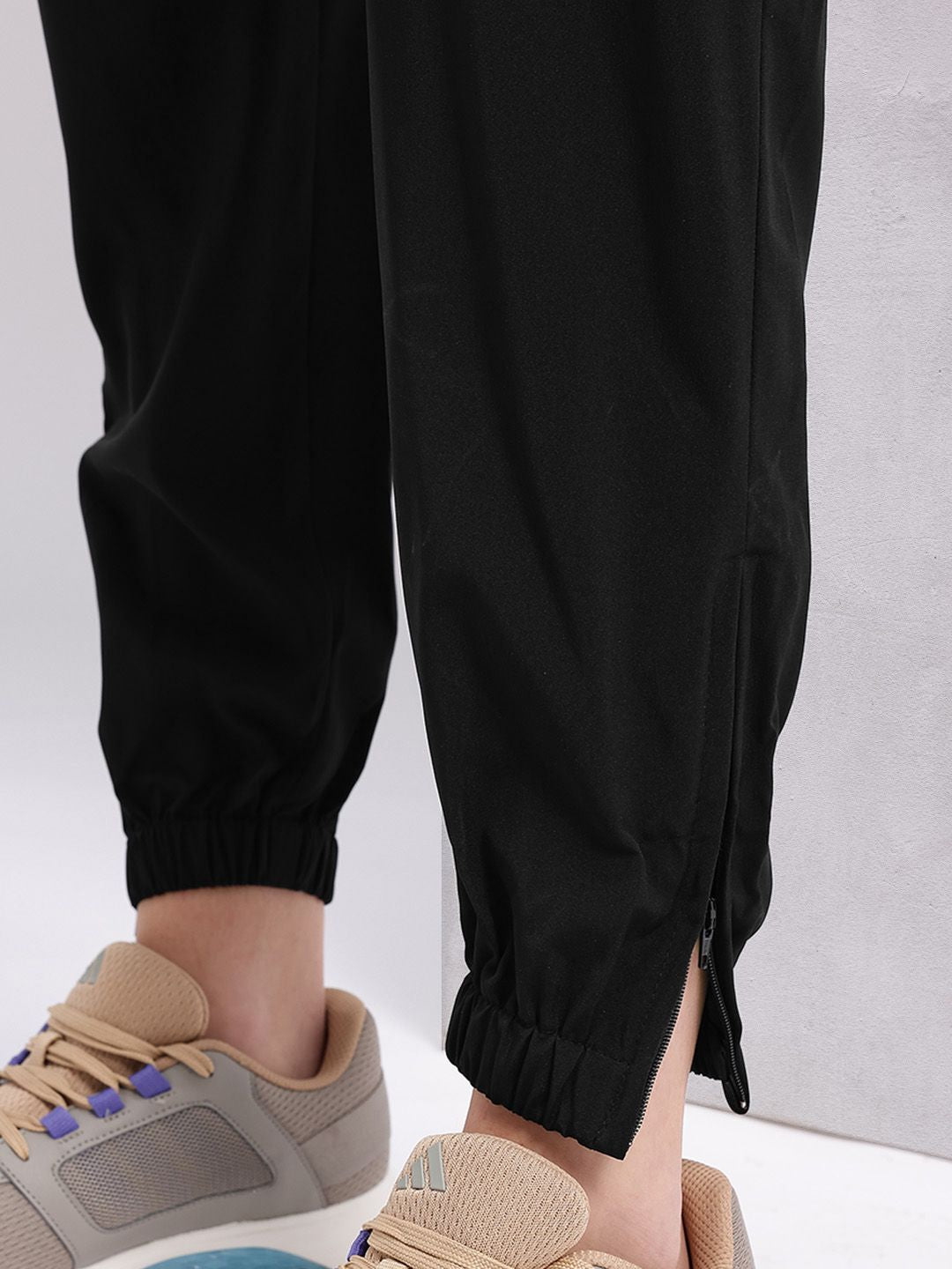 HRX by Hrithik Roshan Woman Colorblocked Rapid-Dry Training Joggers