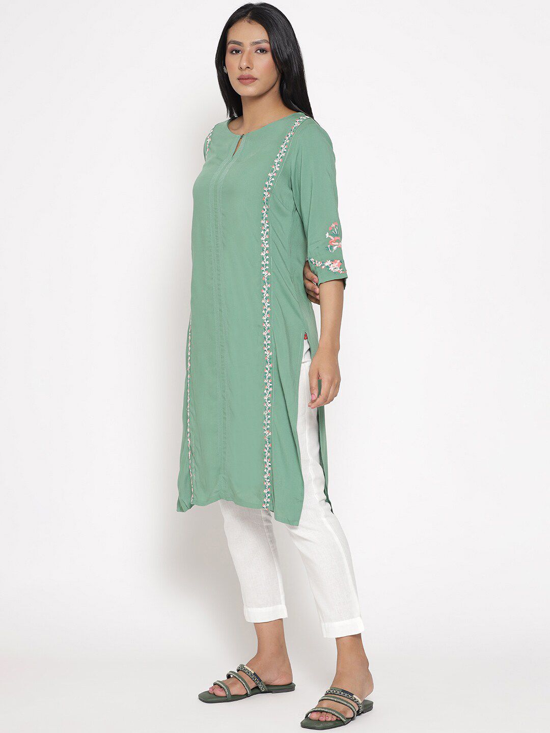 W Women Floral Embroidered Keyhole Neck Thread Work Kurta