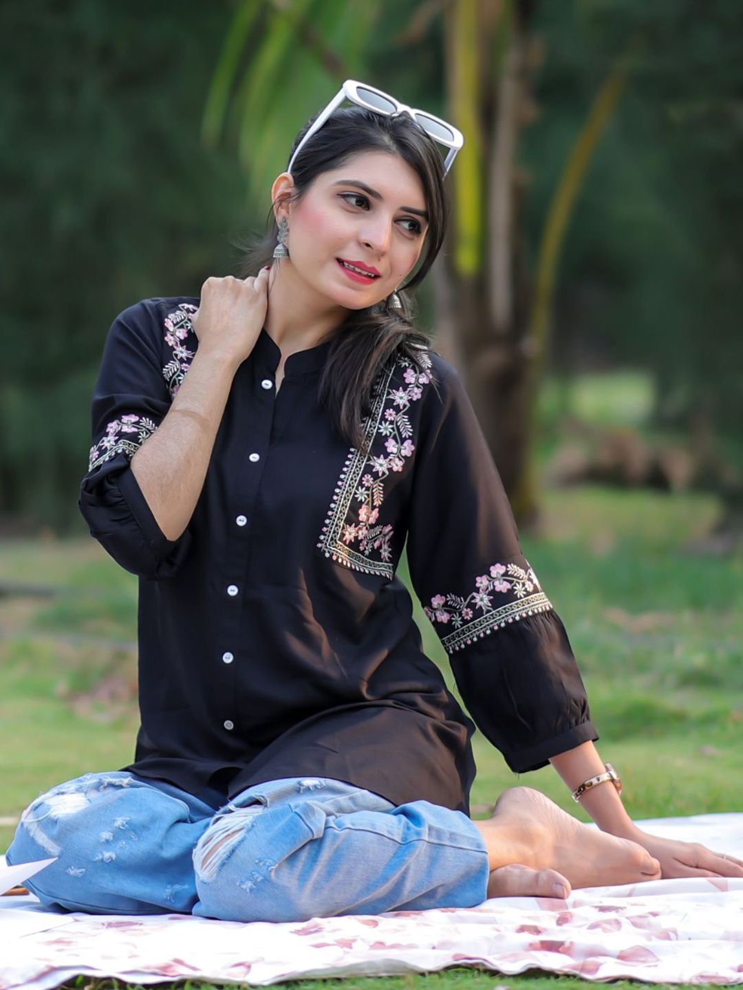 KALINI Ethnic Motifs Embroidered Kurti