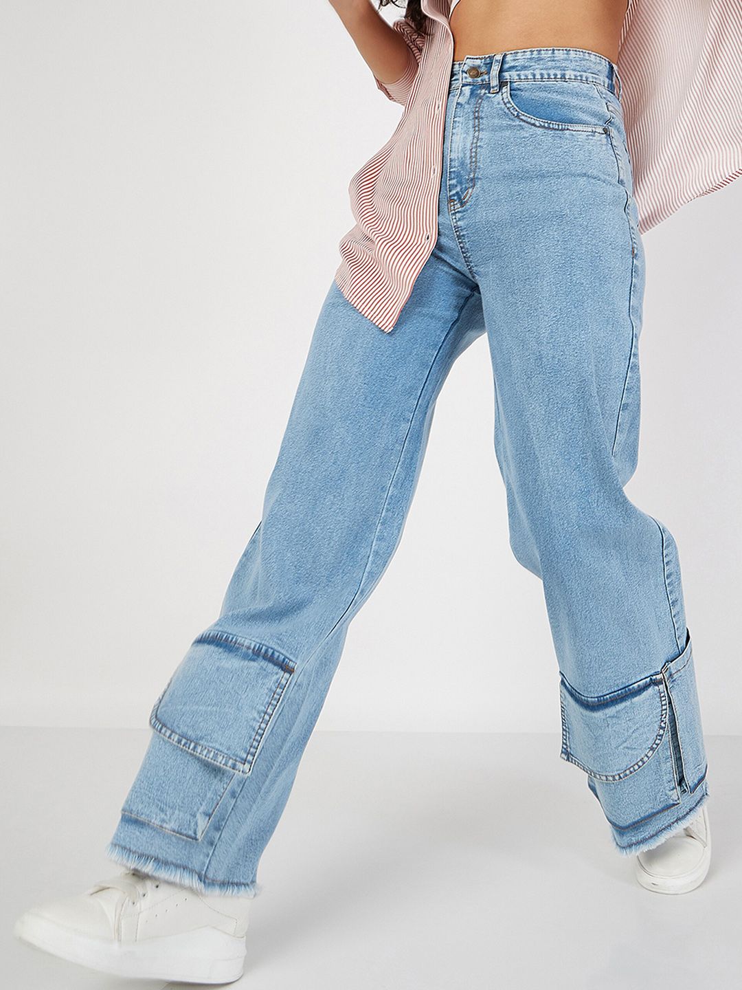 SASSAFRAS Women Straight Fit High-Rise Clean Look Light Fade Jeans