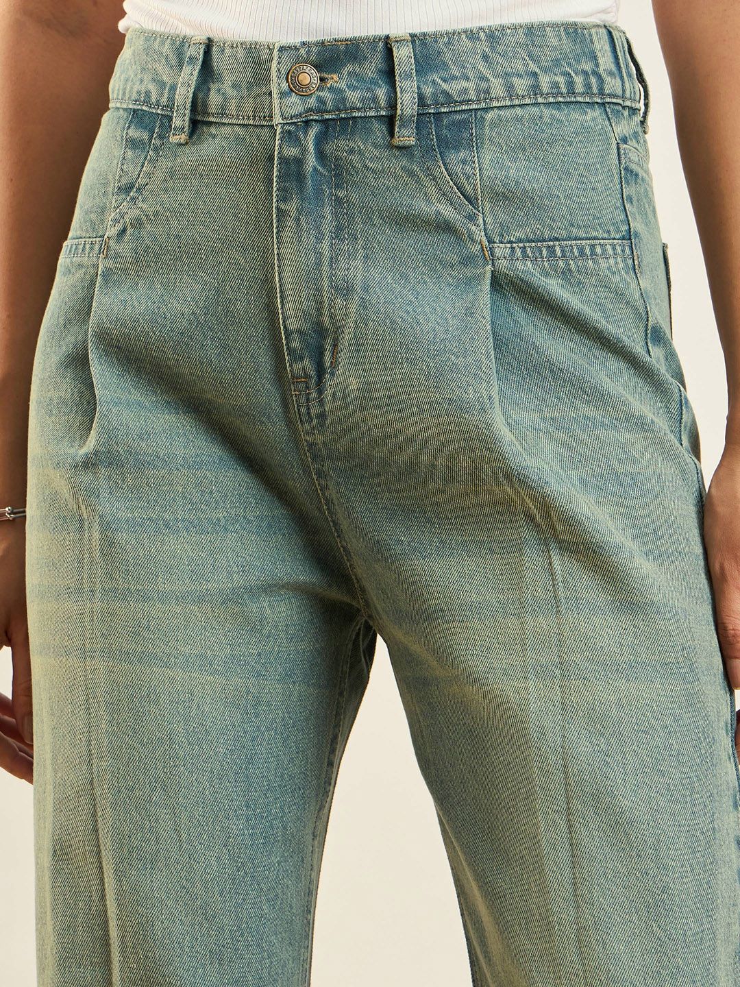 SASSAFRAS Women Straight Fit High-Rise Light Fade Acid Wash Stretchable Jeans