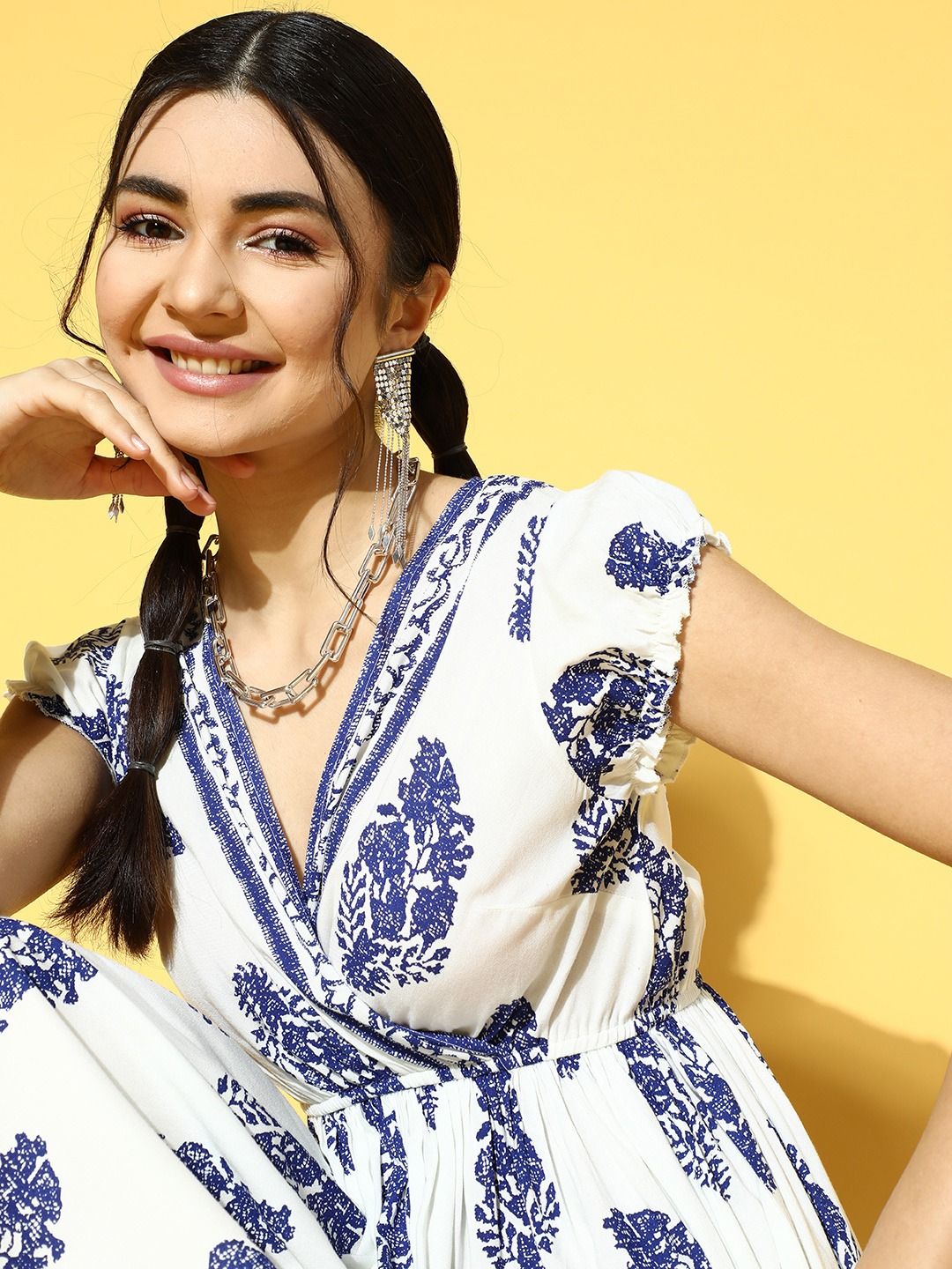 Berrylush Wanita Cantik Bermotif Etnik Putih Putih