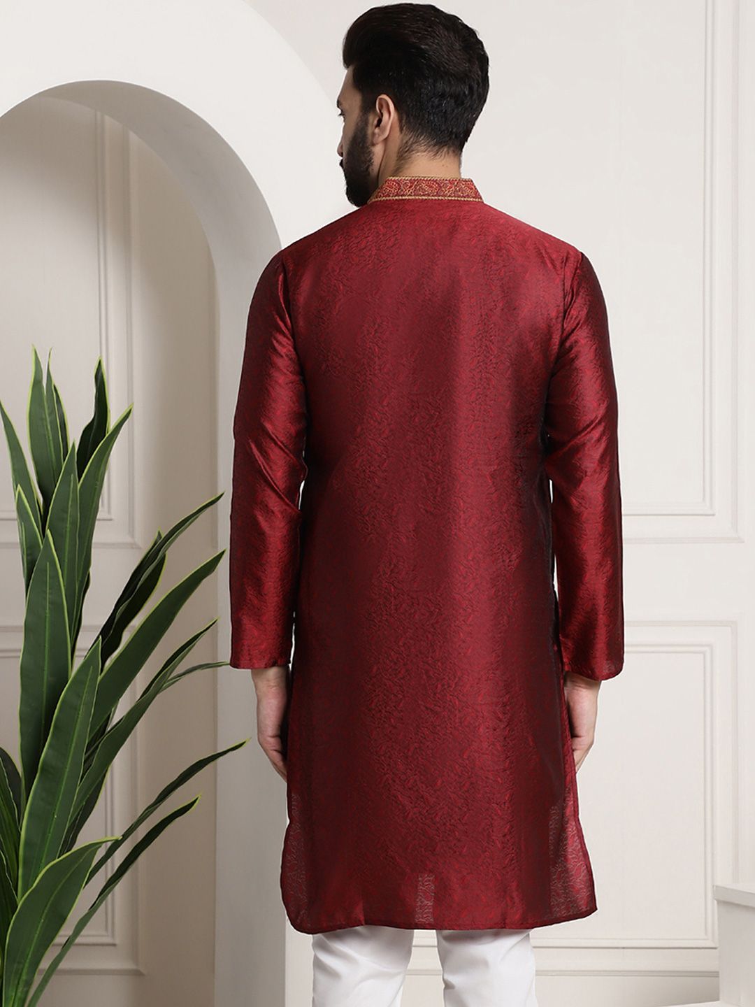 SOJANYA Men Red Embroidered Straight Kurta