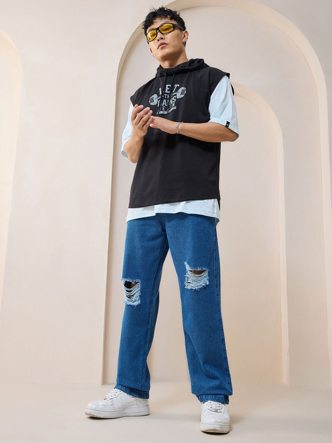 Bewakoof Men's Blue Straight Fit Distressed Mid-Rise Jeans